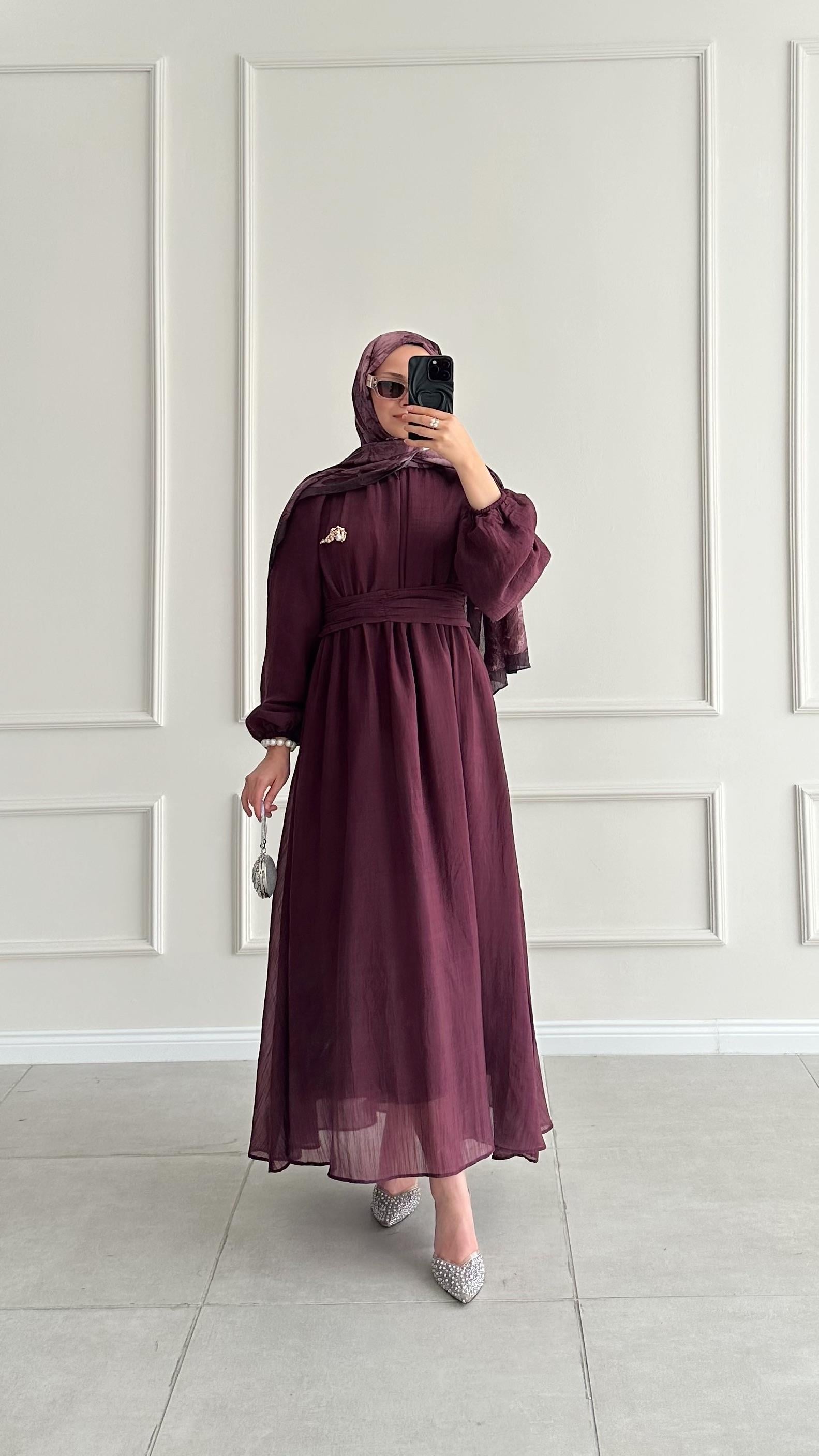 Angelina Broş Detaylı Bordo Elbise