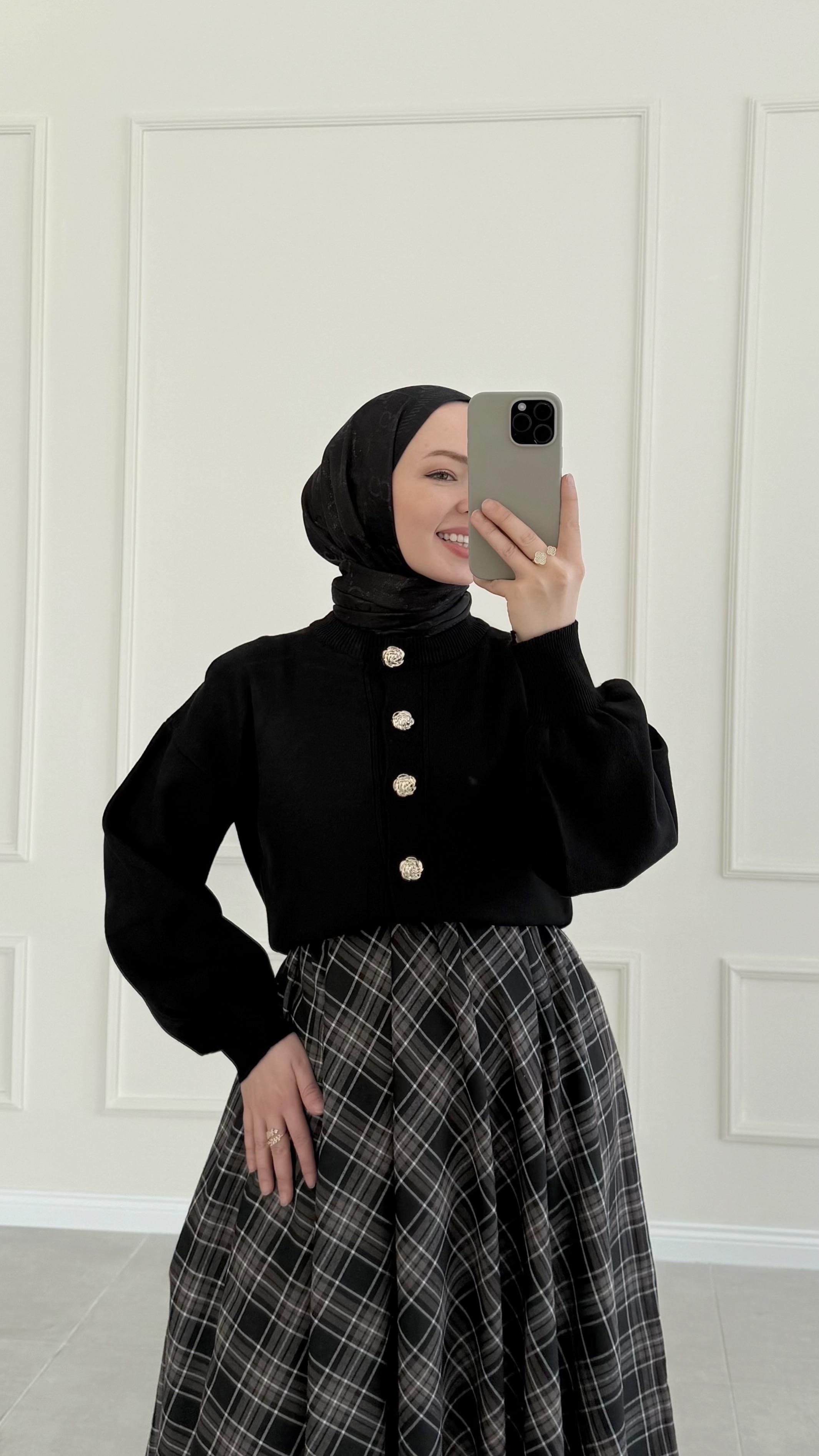 Anyas Siyah Triko Hırka