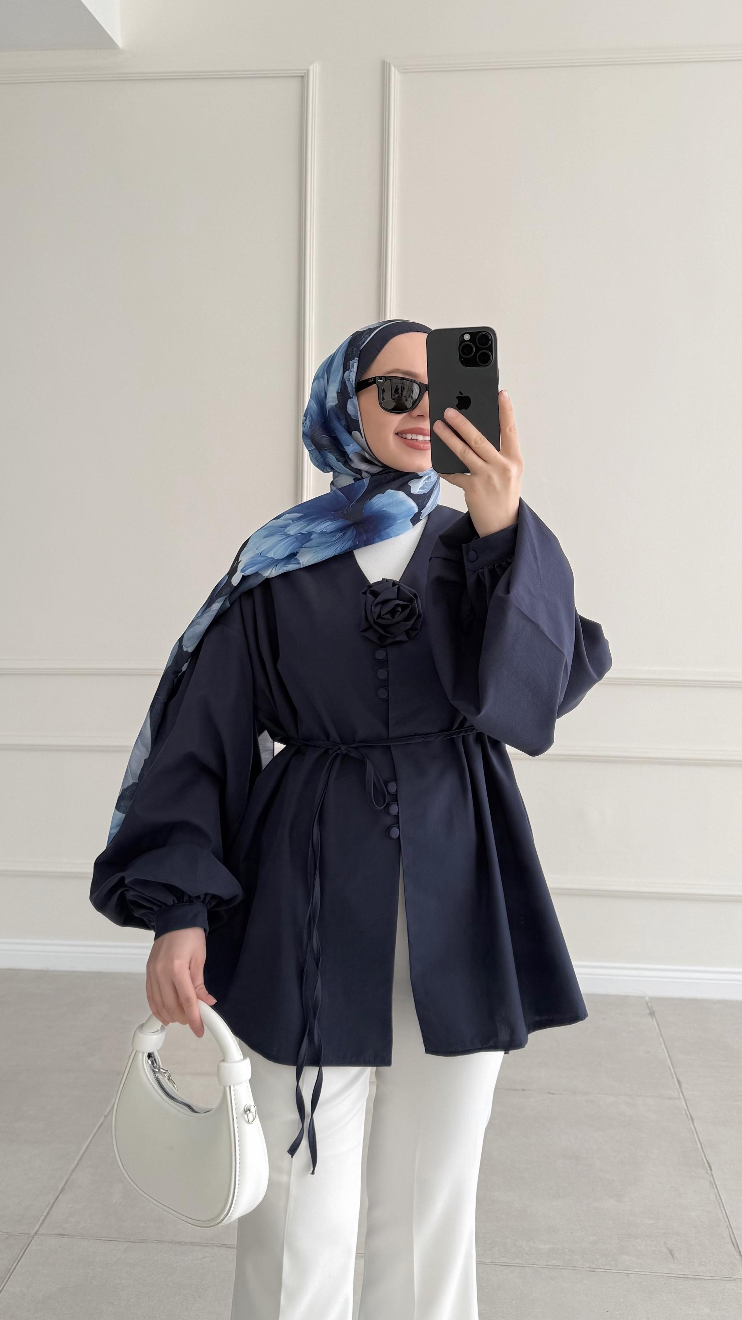 Asya Çiçek Detaylı Lacivert Gömlek