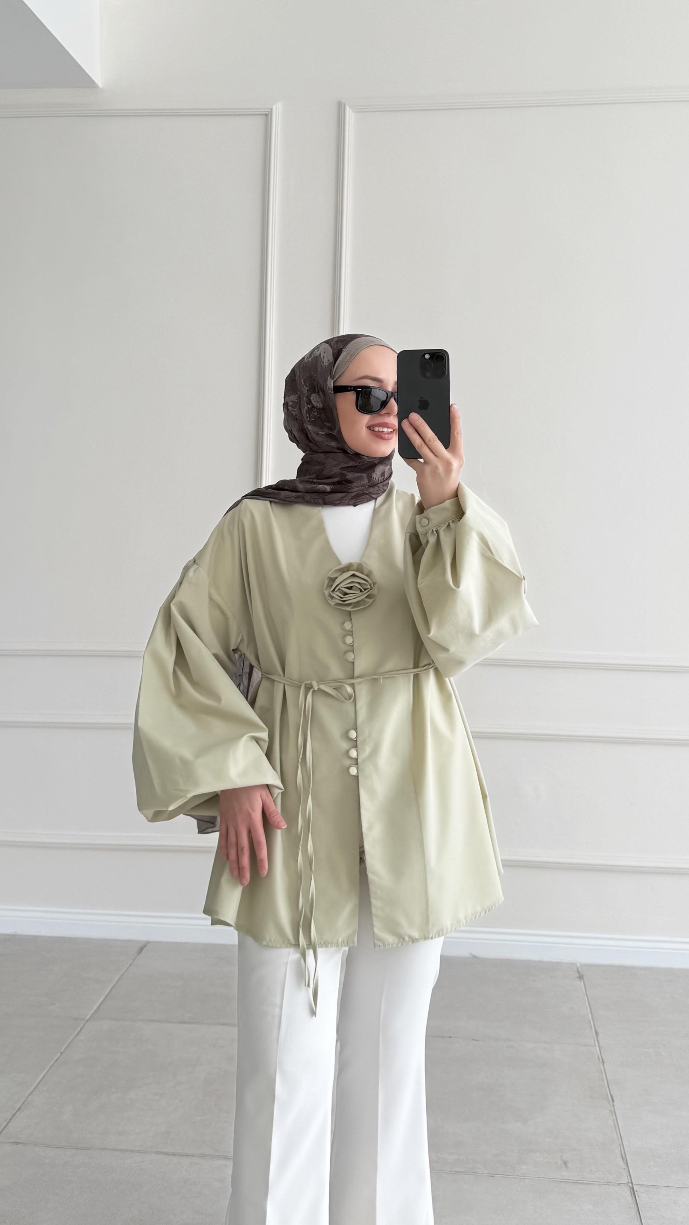 Asya Çiçek Detaylı Yeşil Gömlek