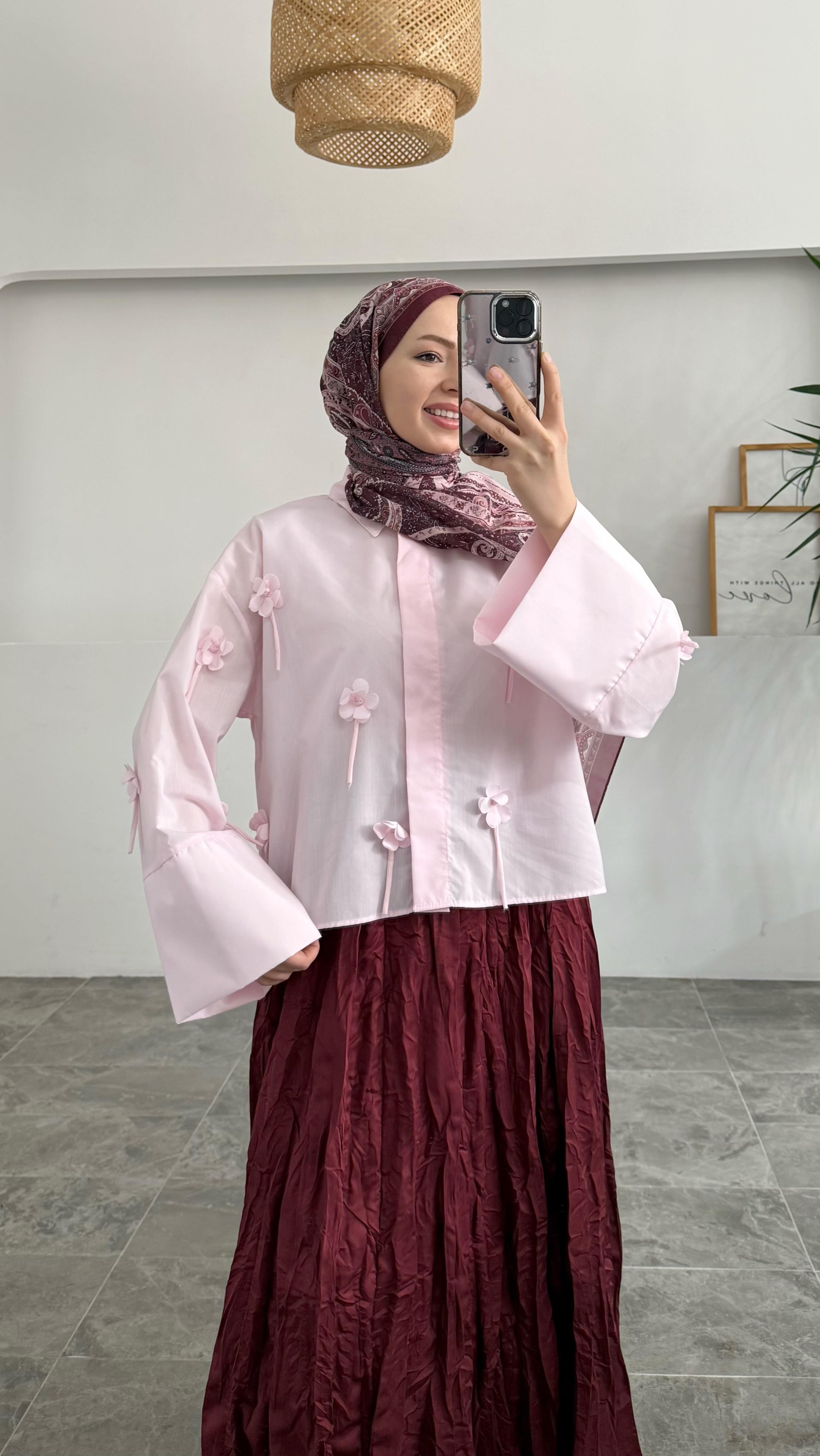 Bahar Çiçekli Pembe Gömlek