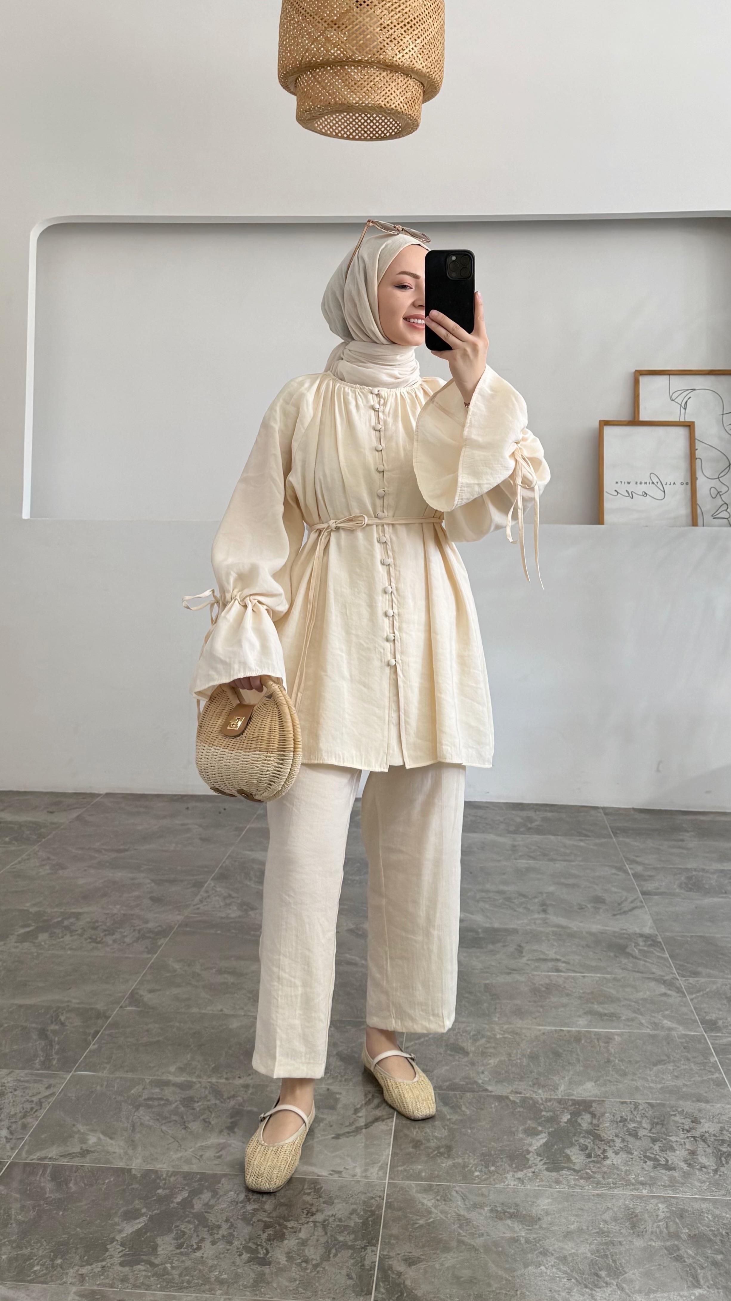 Benne Brit Düğmeli Tensel Taş Takım