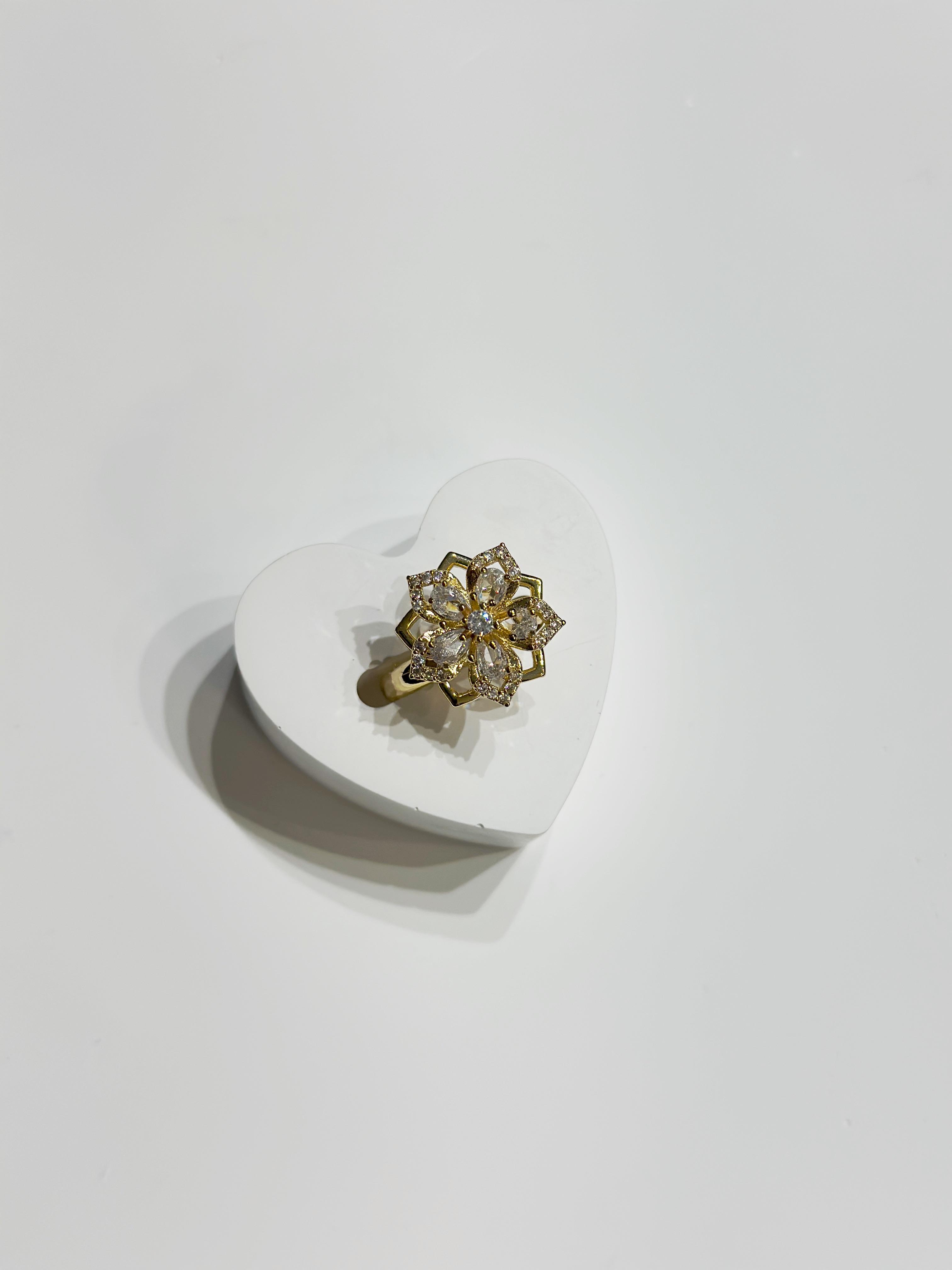 Celine Taşlı Gold Çiçek Yüzük