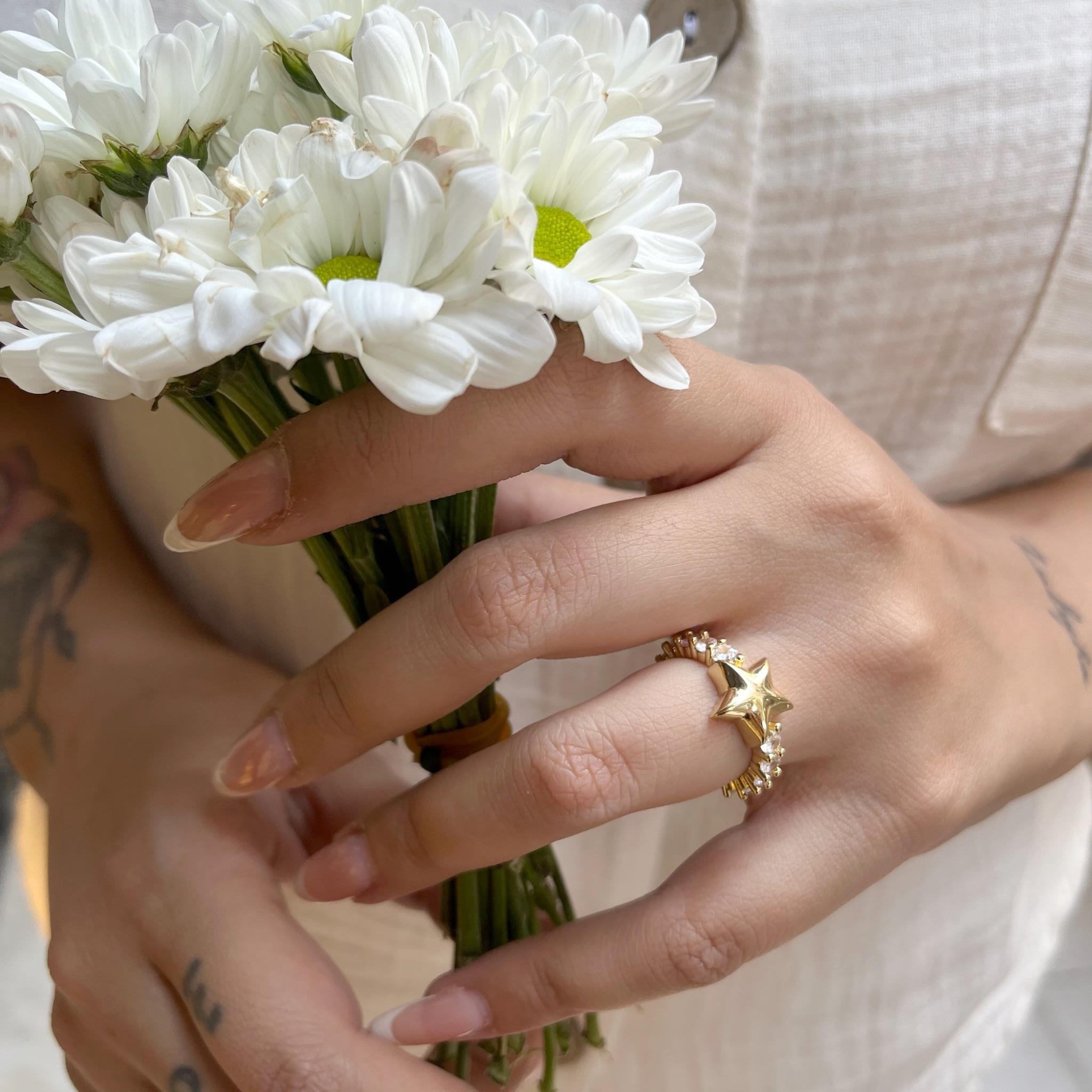 Cleon Yıldız Taşlı Gold Yüzük