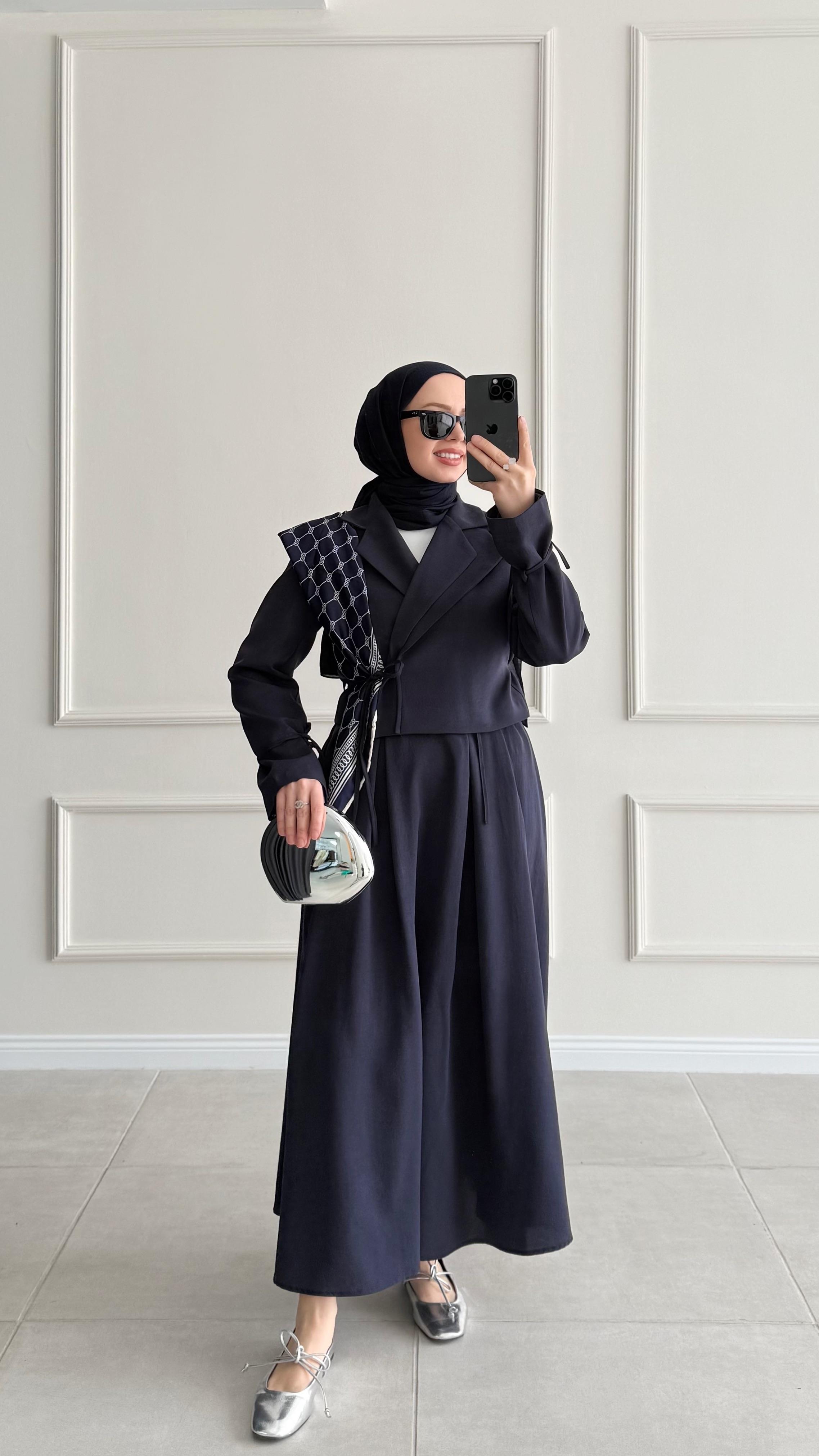 Defes Çift Yaka Lacivert Etekli Takım 