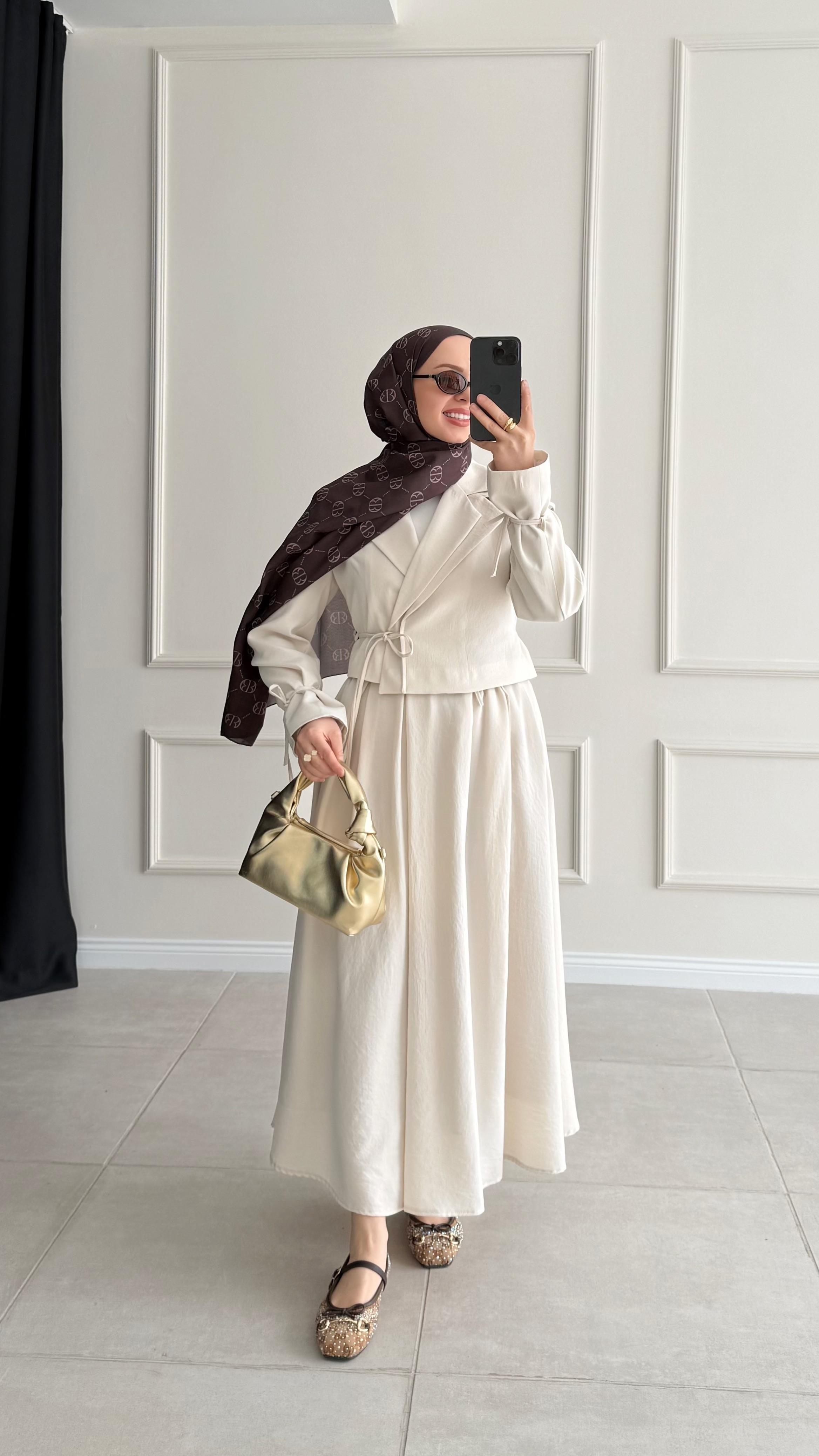 Defes Çift Yaka Taş Etekli Takım 