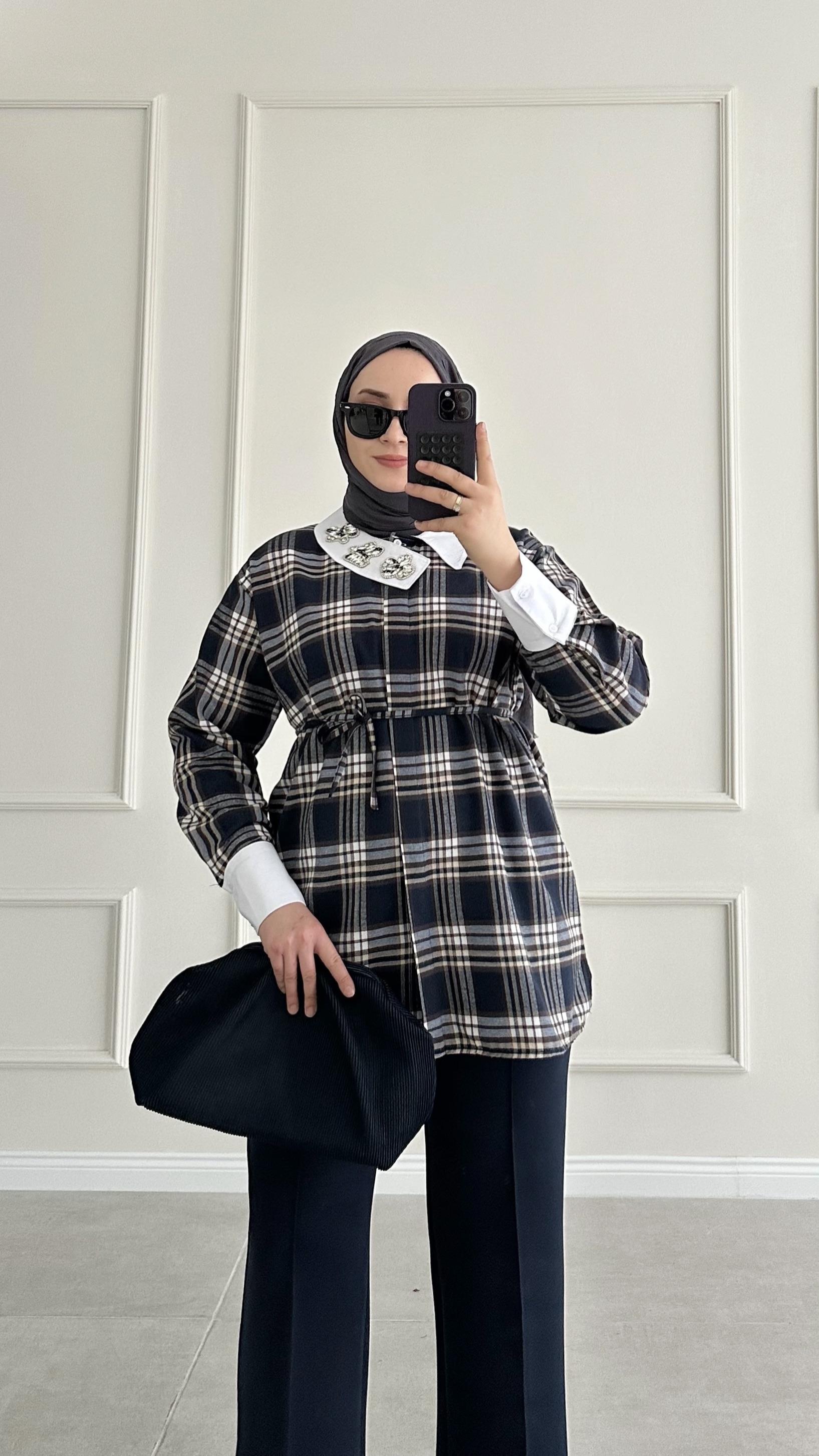 Dimel Yakası Taşlı Lacivert Ekose Gömlek