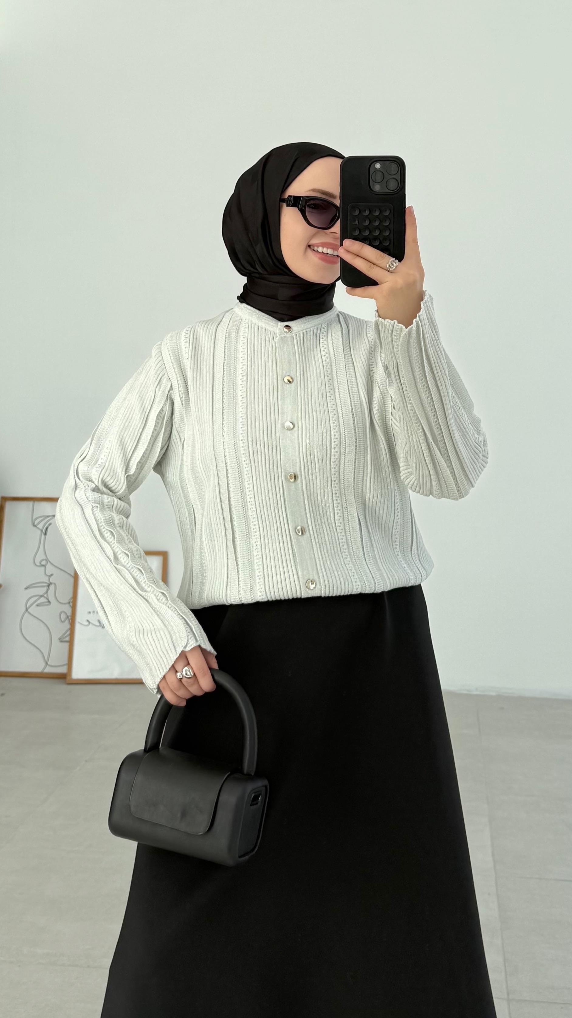 Falin Simli Gri Hırka