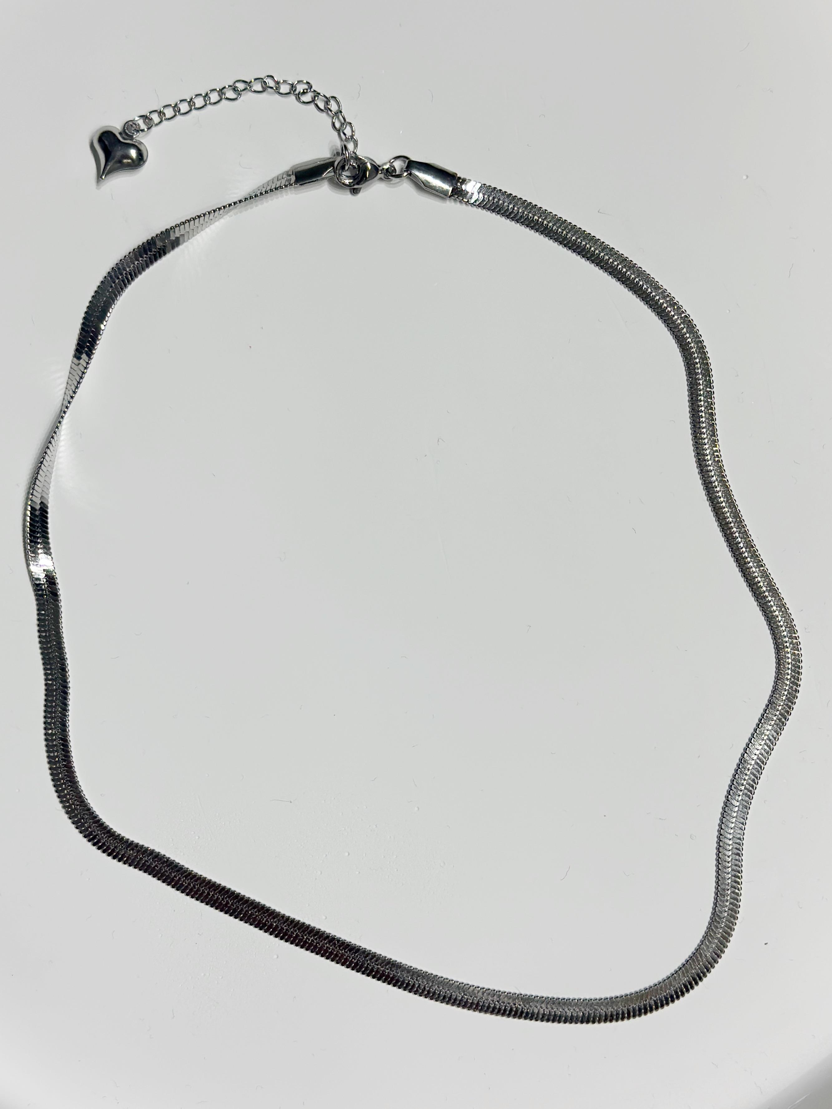 Jadira Kısa Gümüş Zincir Kolye