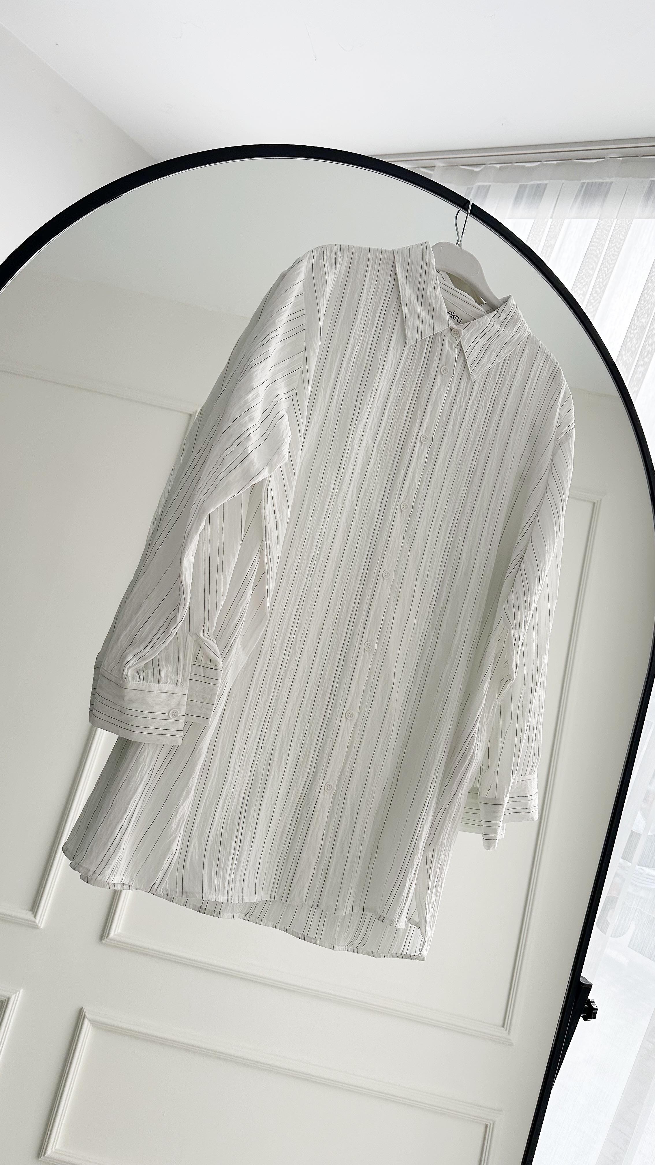 Kendinden Çizgili Dökümlü Beyaz Gömlek