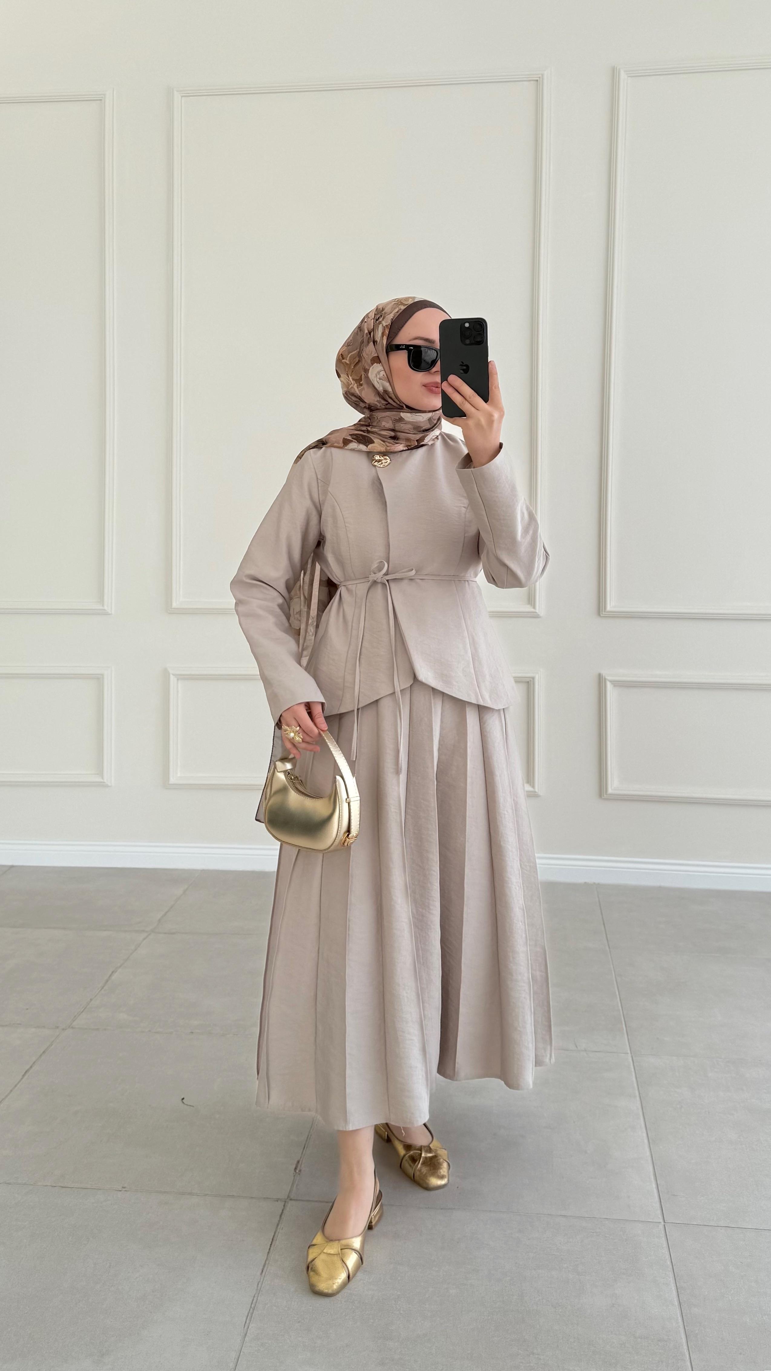 Leonardo Taş Tek Düğme Gabardin Etek Takım