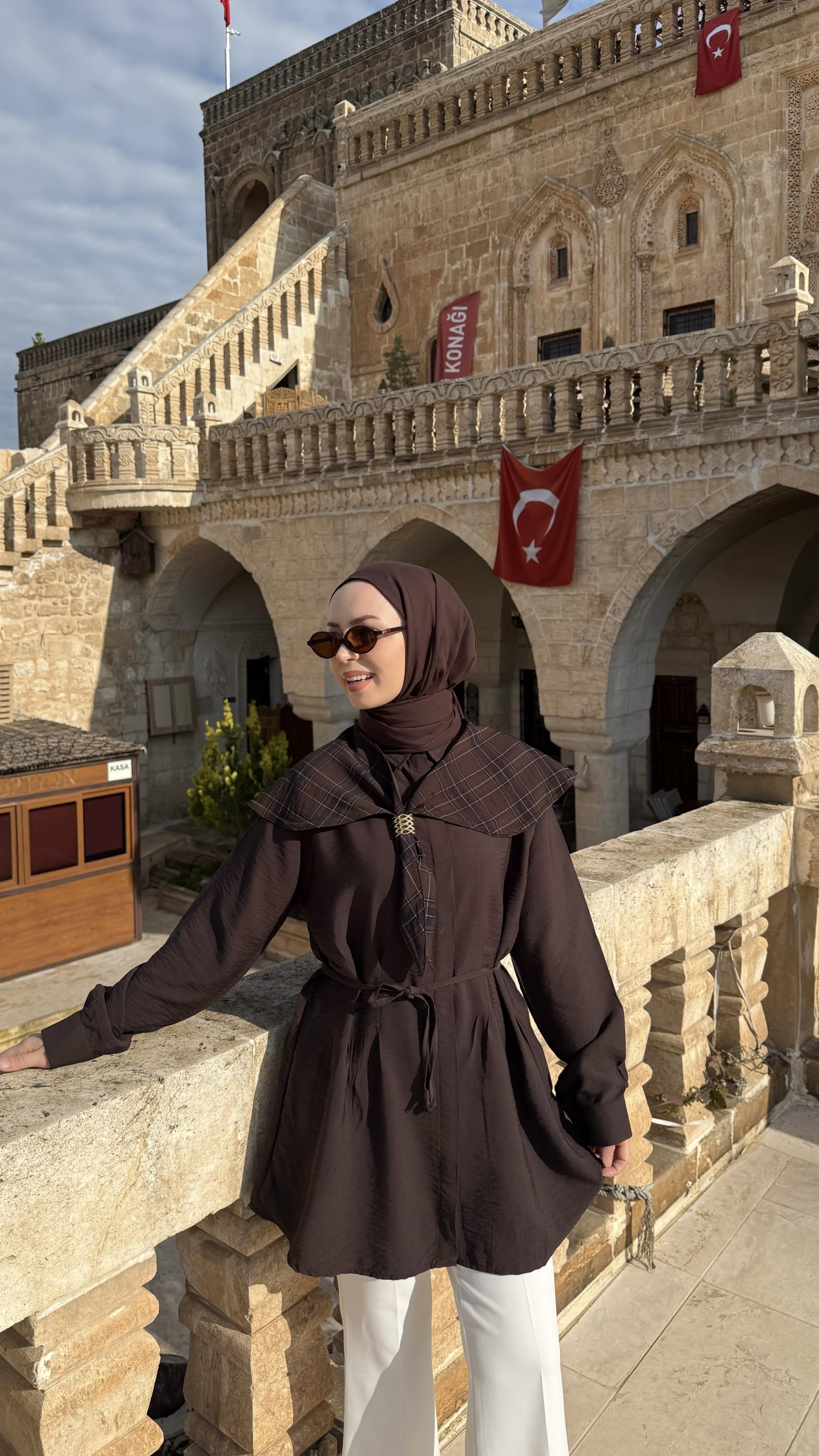 Lone Şal Detaylı Tasarım Kahverengi Tunik
