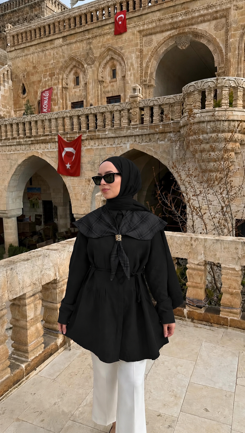 Lone Şal Detaylı Tasarım Siyah Tunik
