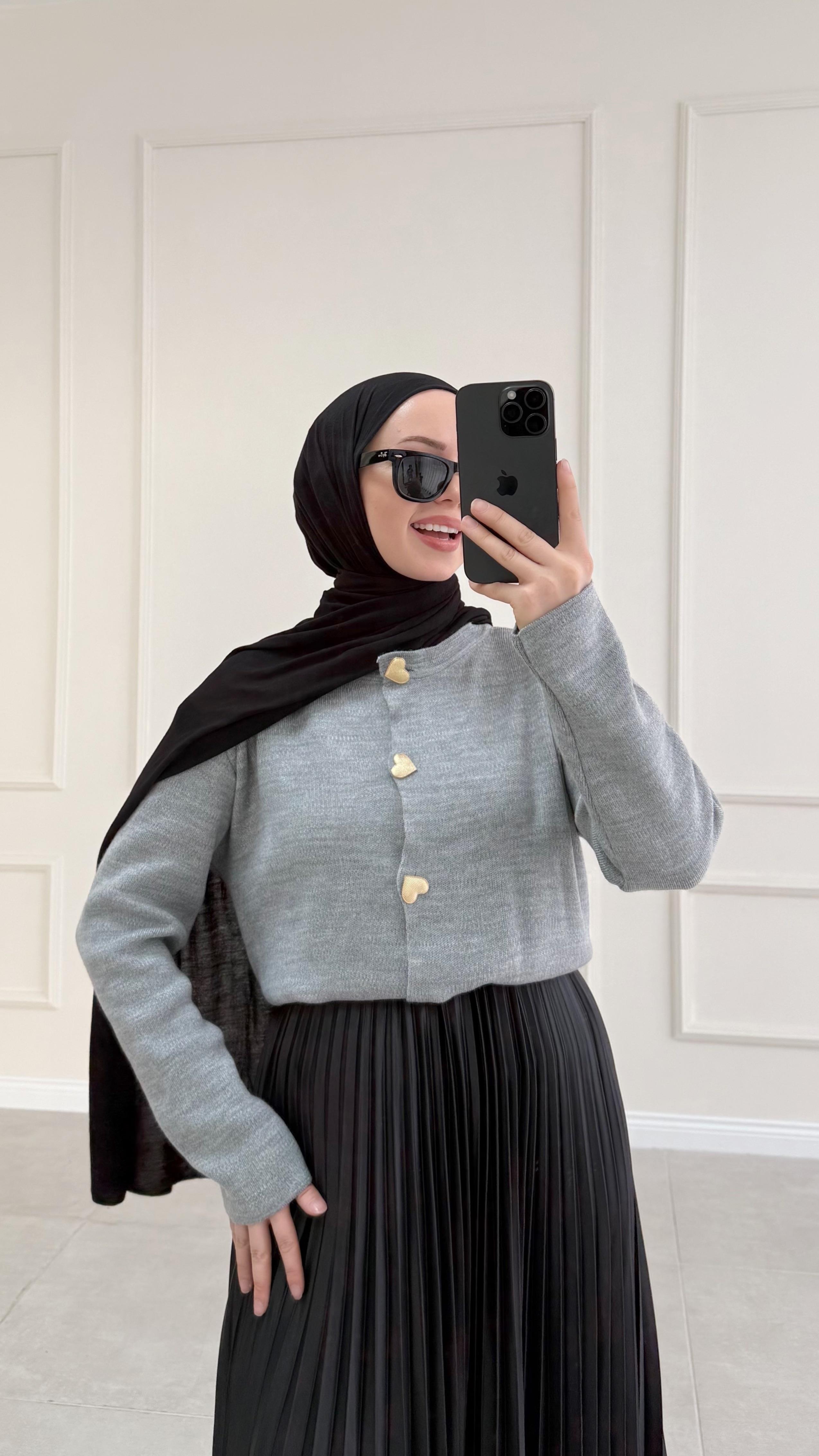 Mayra Kalp Düğme Gri Triko Hırka