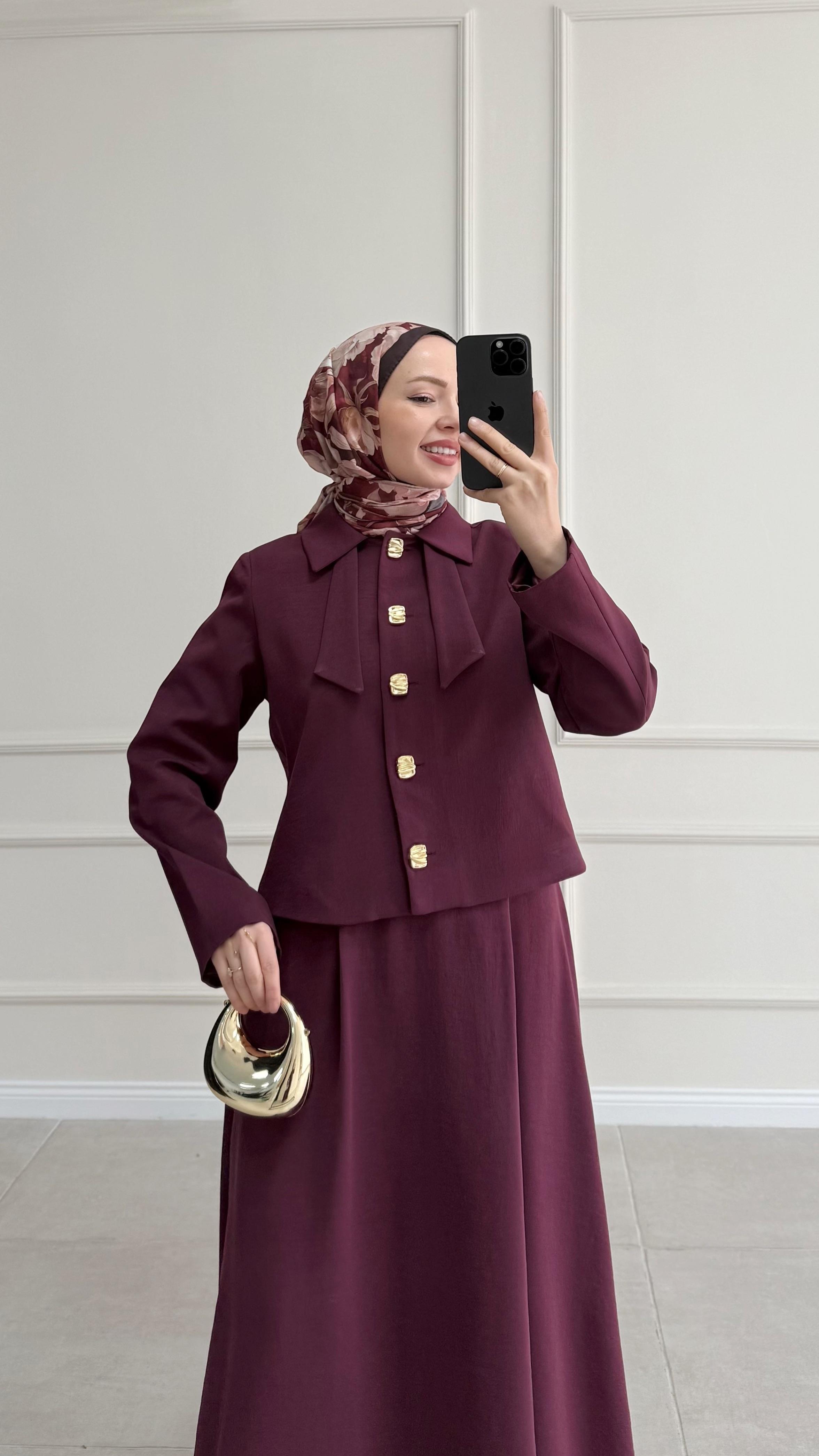 Meval Fiyonklu Çift Yaka Mürdüm Takım (ÖN SİPARİŞ ÜRÜNÜDÜR 7-10 İŞ GÜNÜ ÜRETİM SÜRESİDİR)