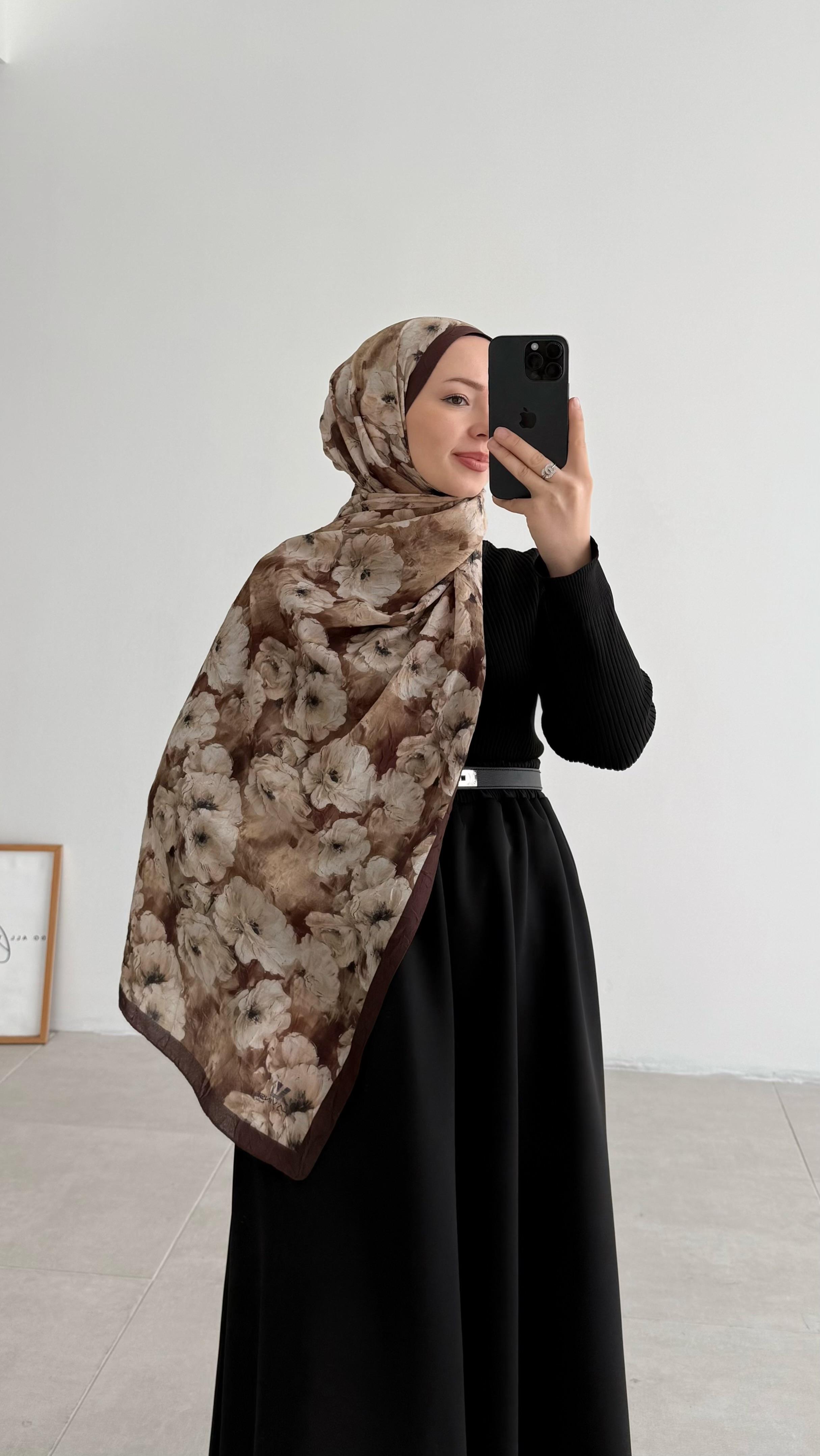 Noir Çiçekli Monogram Floş Kahverengi Şal 