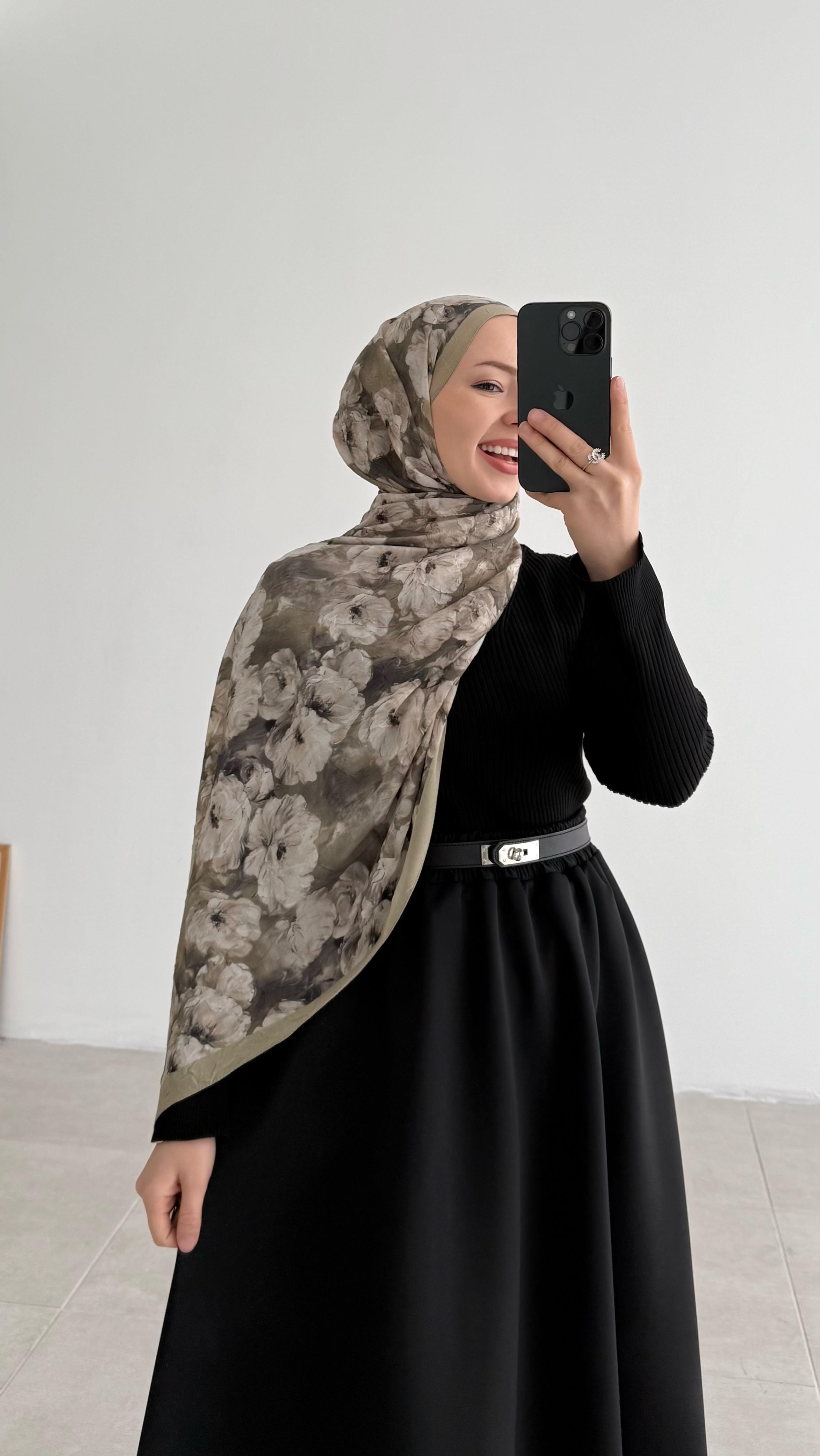 Noir Çiçekli Monogram Floş Yeşil Şal 