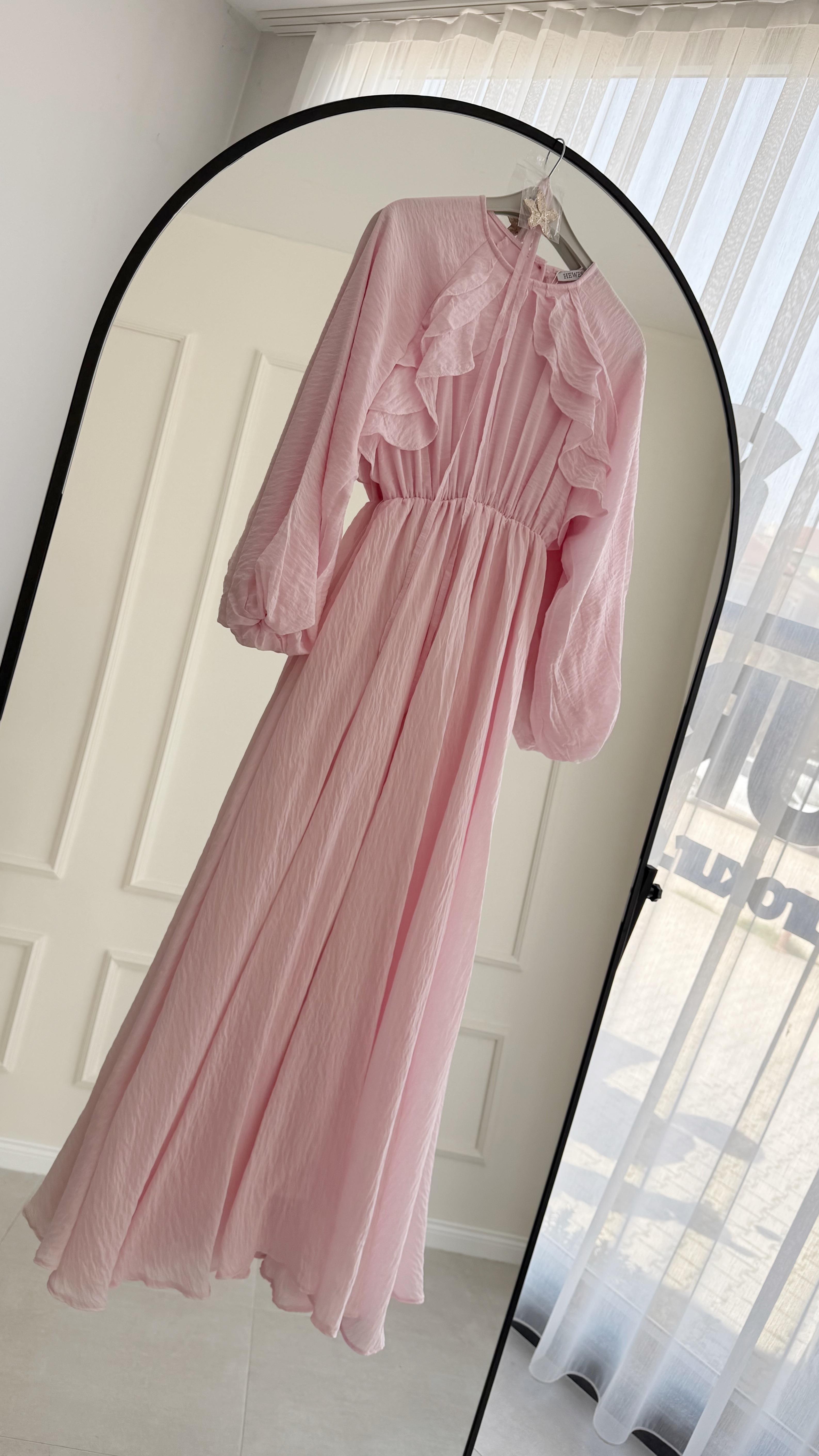 Pale Fırfırlı Broş Detaylı Pembe Elbise