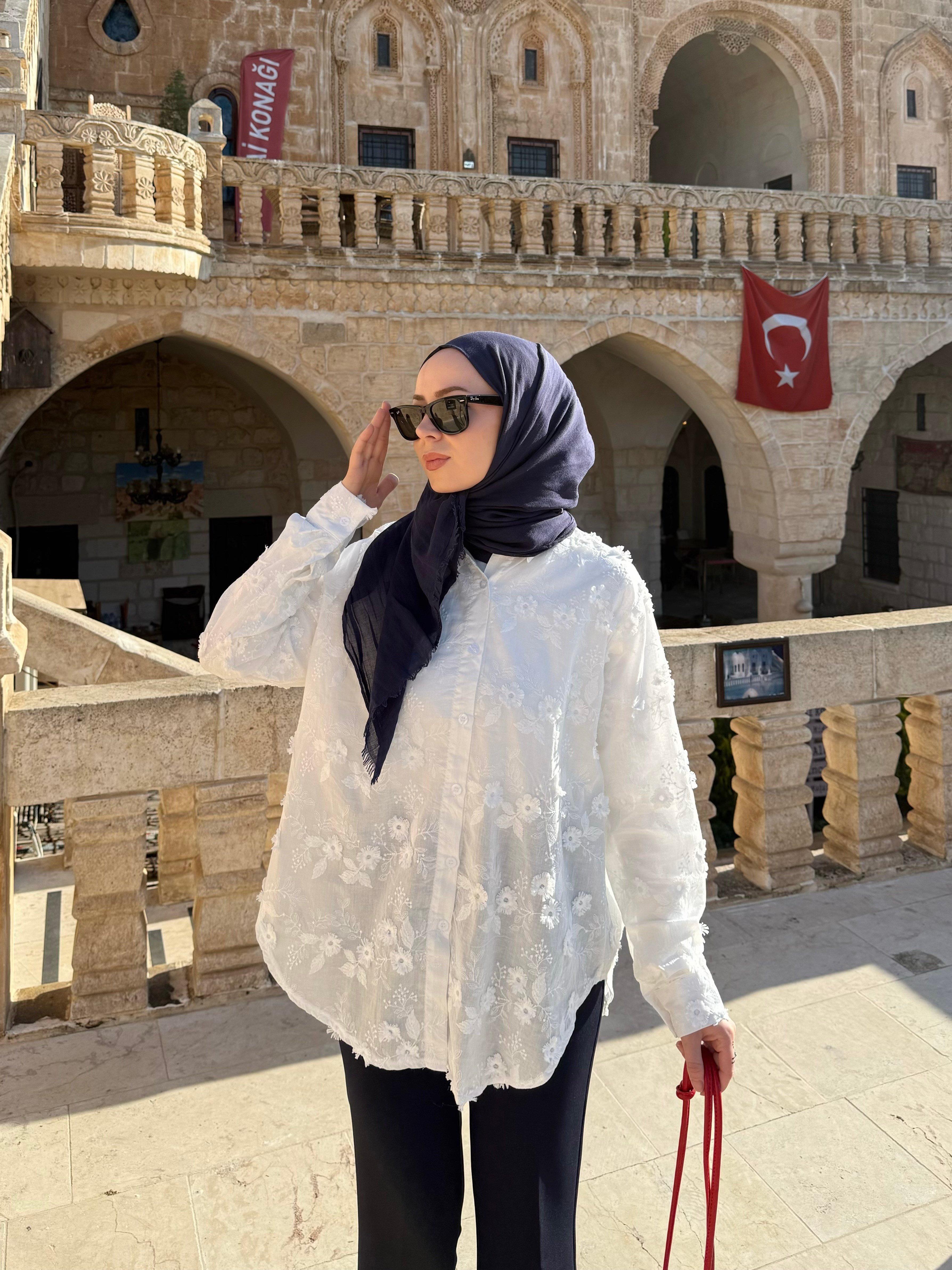 Parso Çiçek Detaylı Beyaz Gömlek