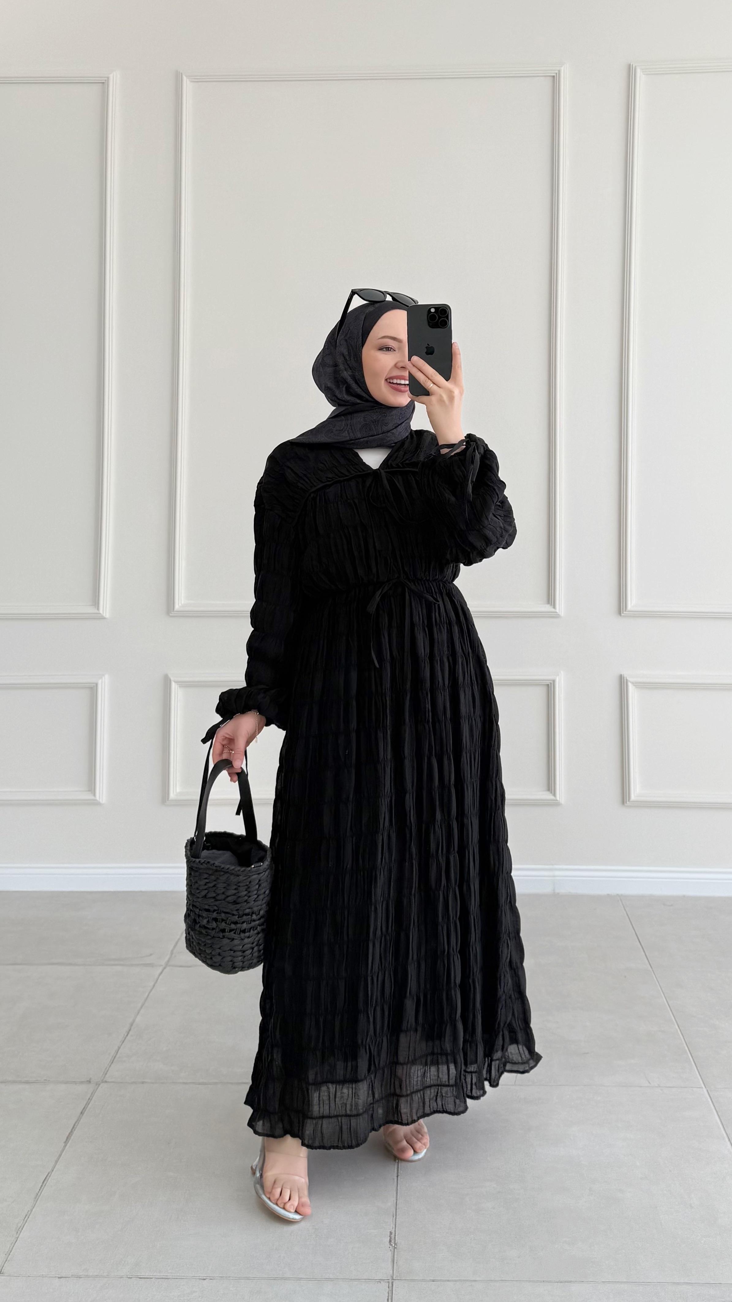 Perana Bağcıklı Siyah Elbise 