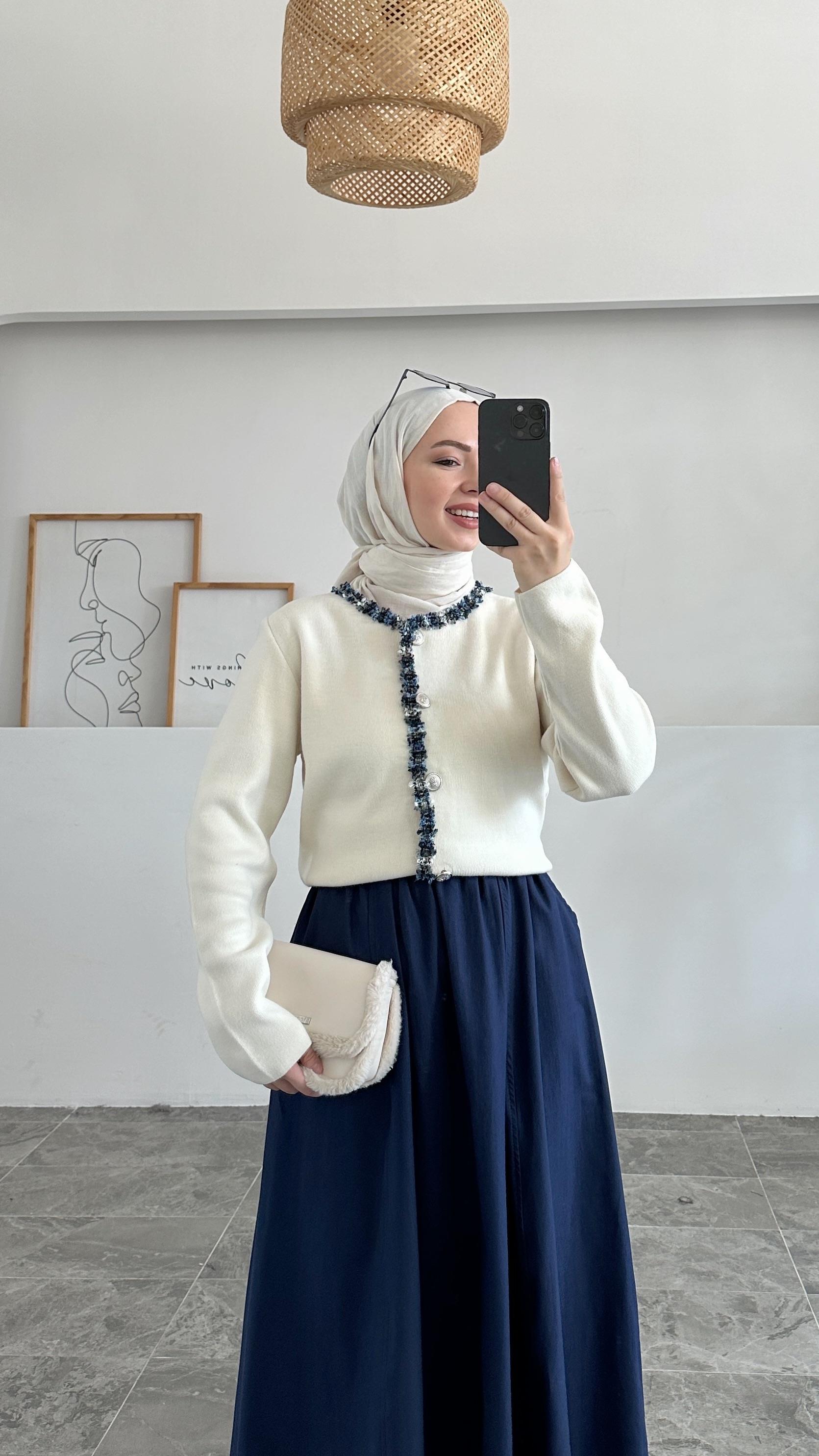 Persi Lacivert Pullu Krem Triko Hırka