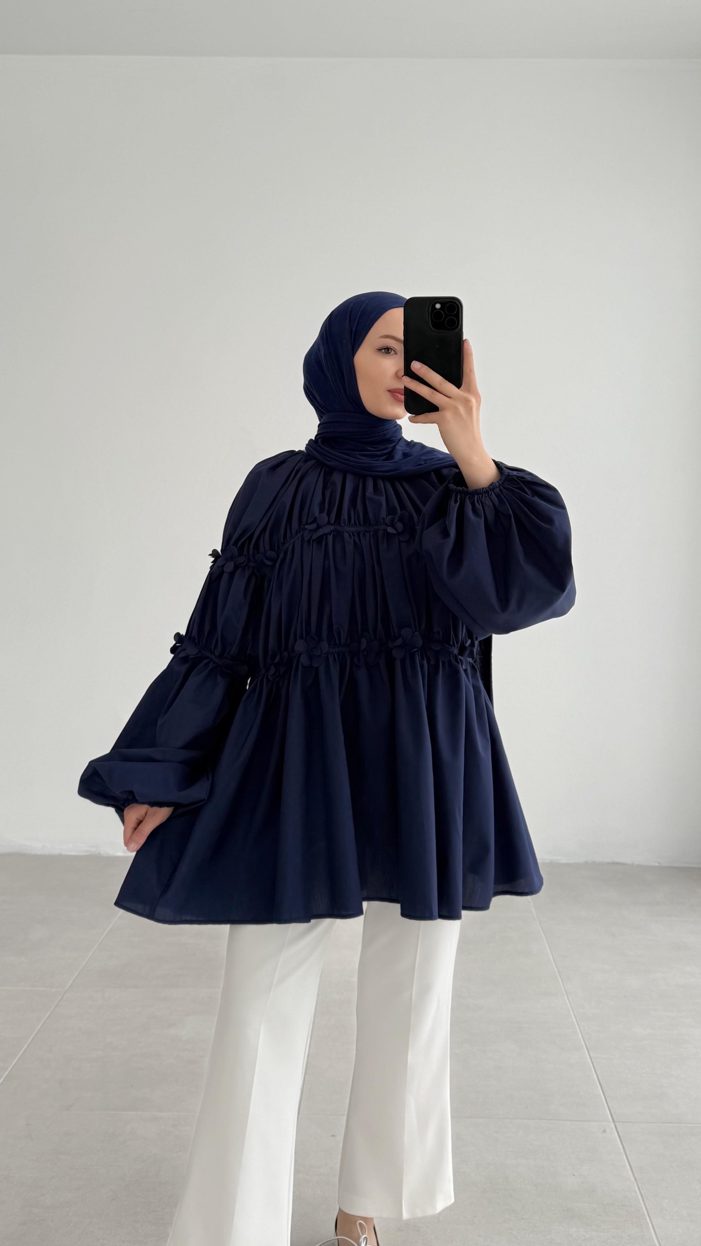 Reglan Minik Çiçek Detaylı Lacivert Bluz 