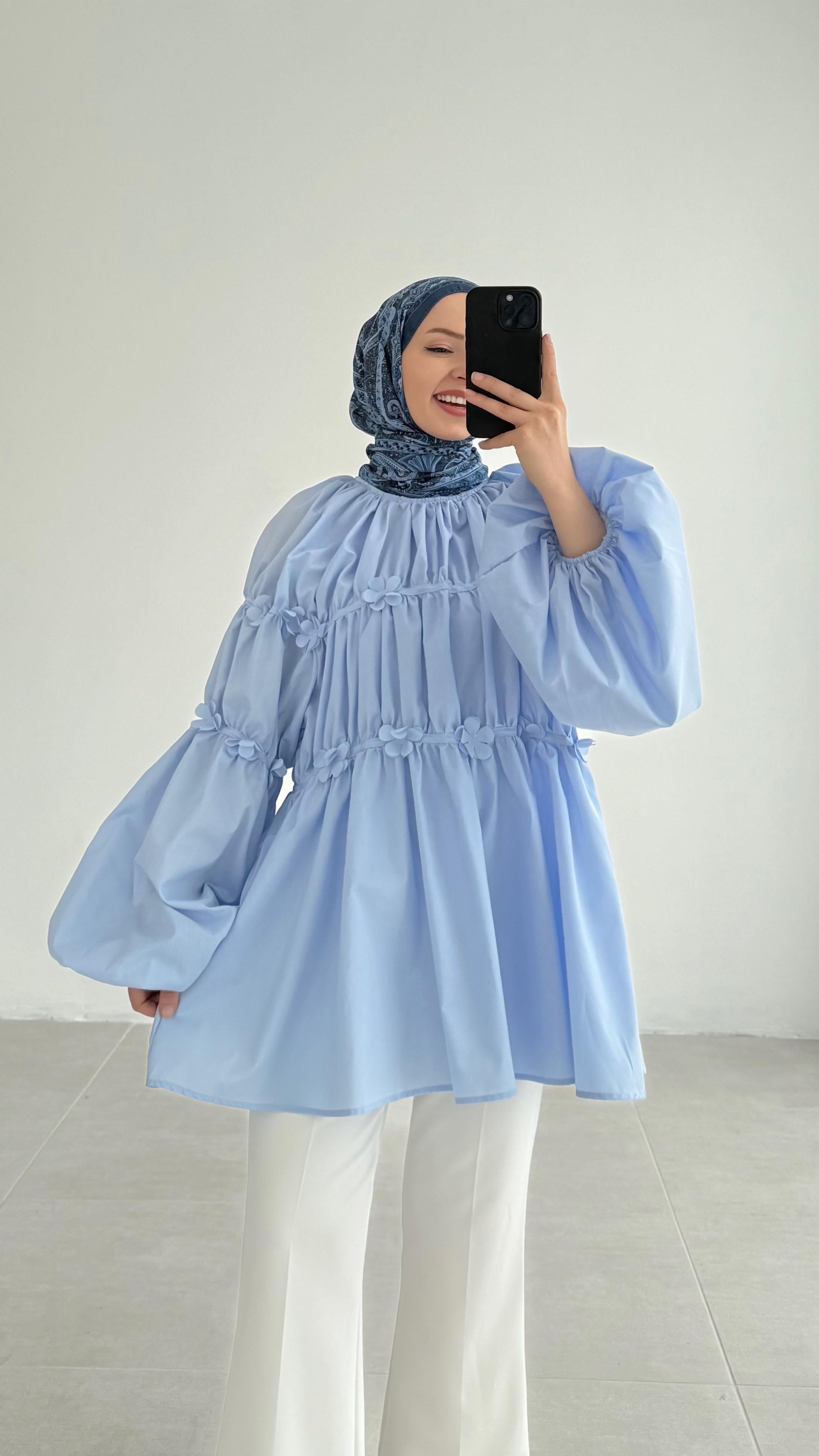 Reglan Minik Çiçek Detaylı Mavi Bluz 