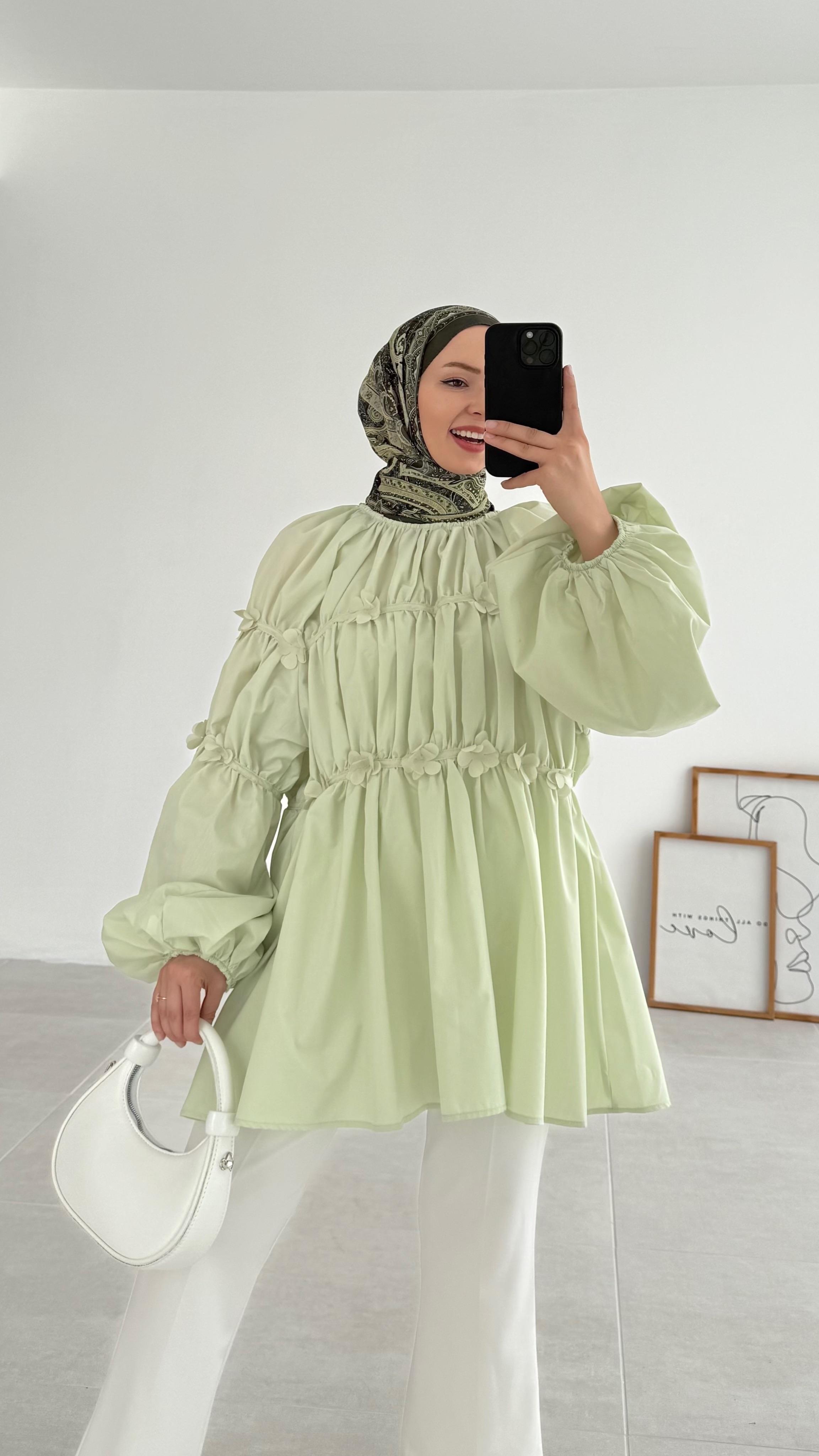 Reglan Minik Çiçek Detaylı Yeşil Bluz 