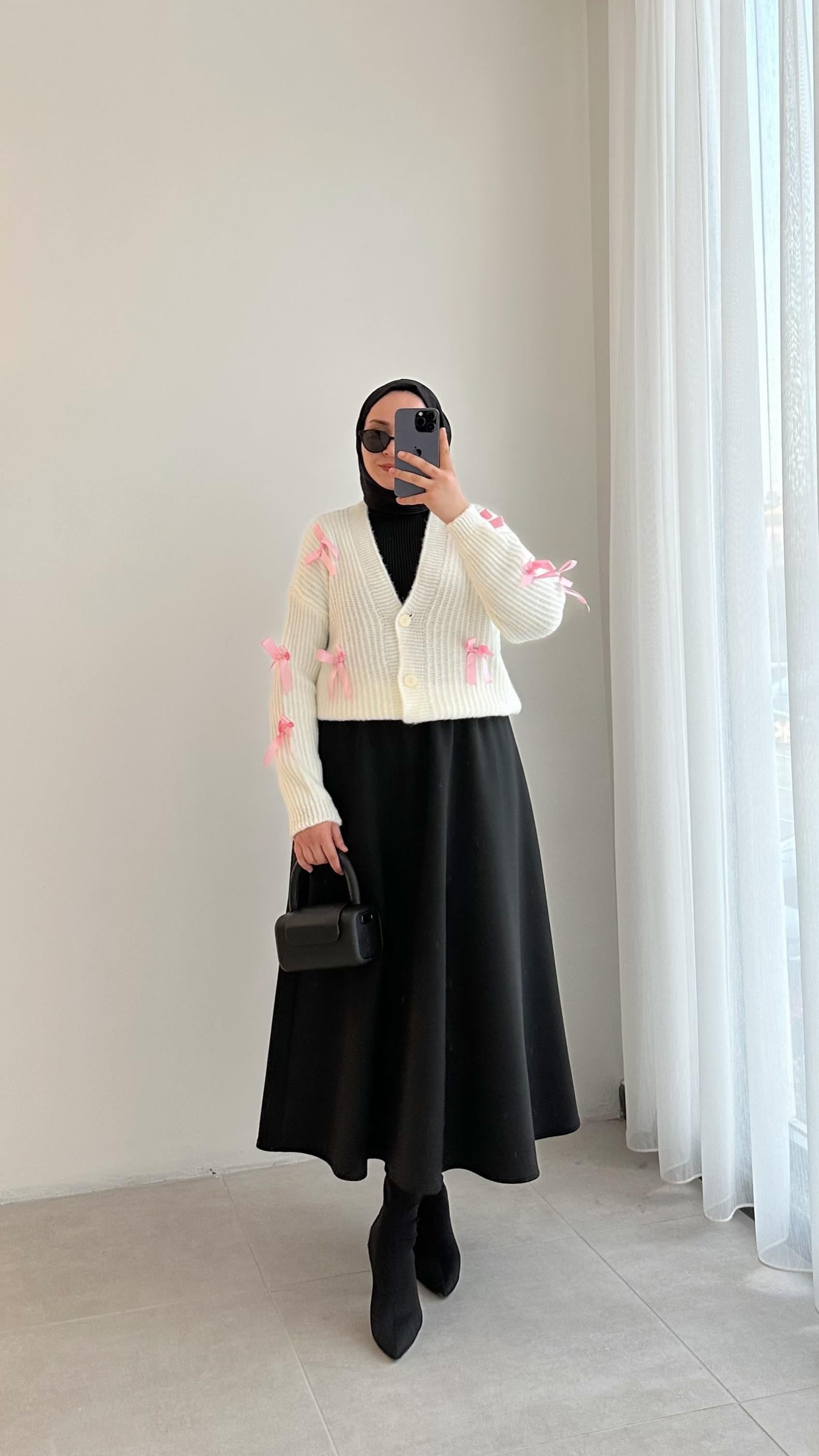 Renka Kurdele Detaylı Beyaz Hırka