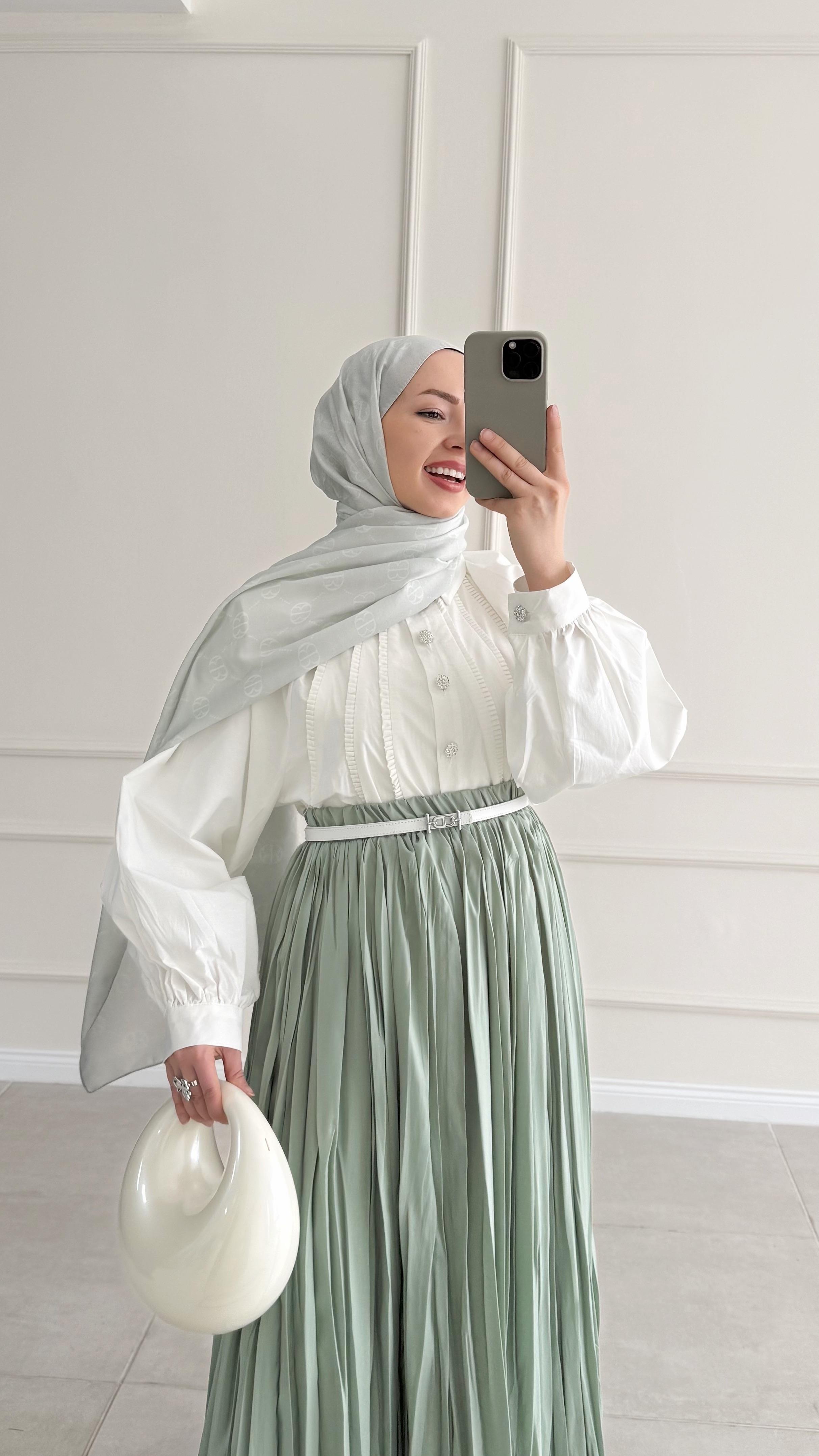 Royal Premium Taş Düğmeli Beyaz Gömlek