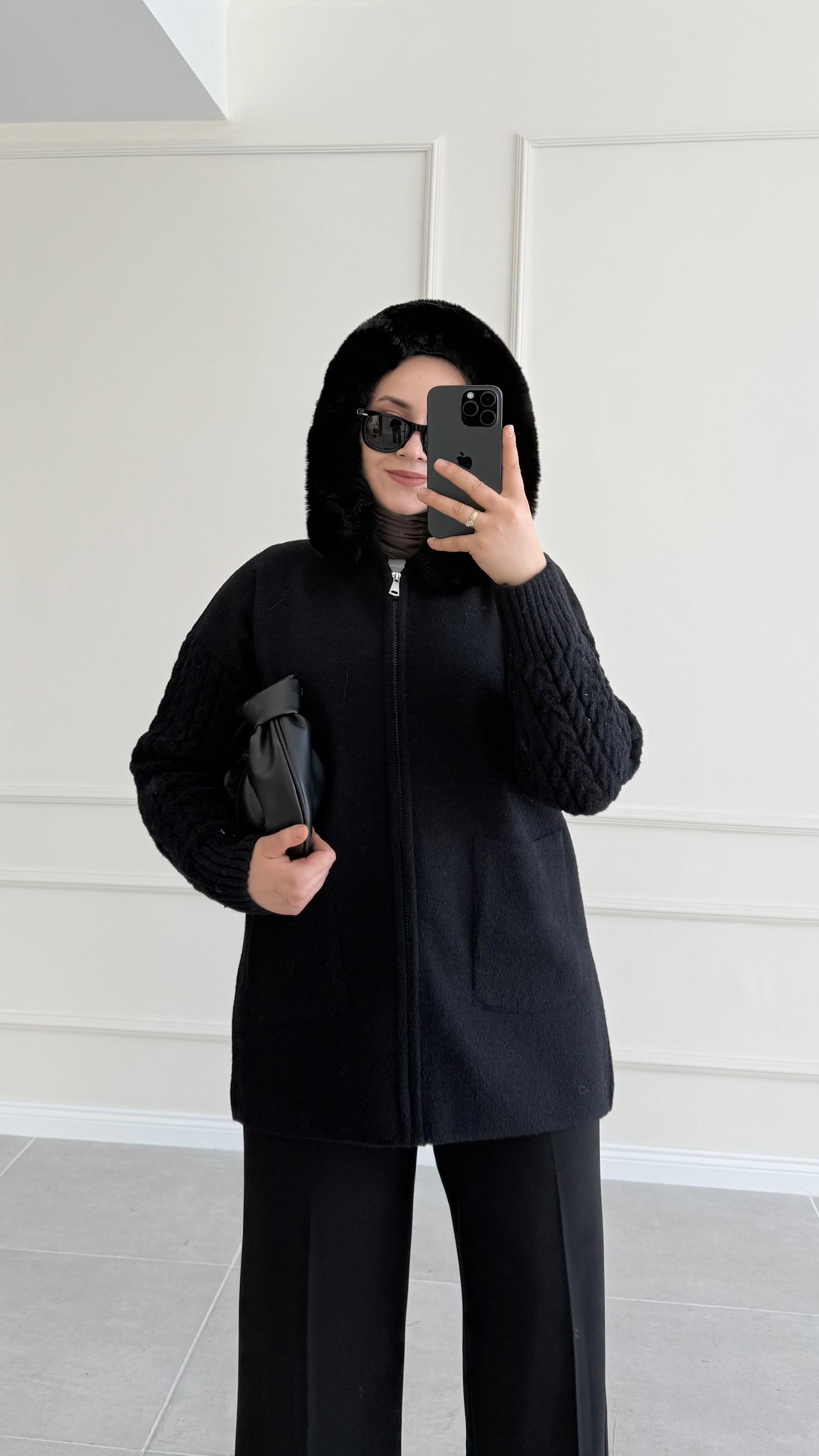 Sabol Tüylü Siyah Triko Hırka