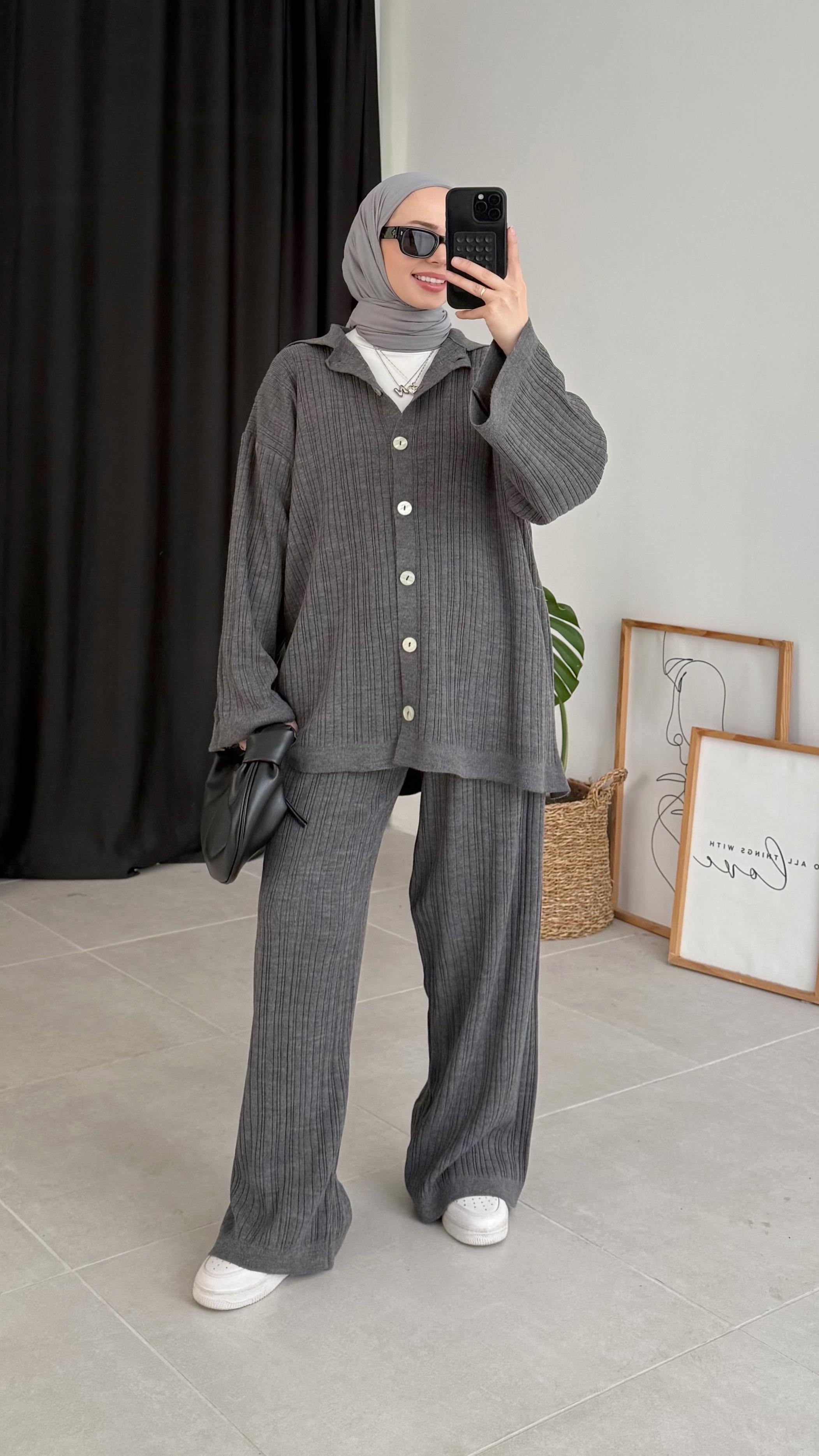 Sedef Düğme Gri Triko Takım 