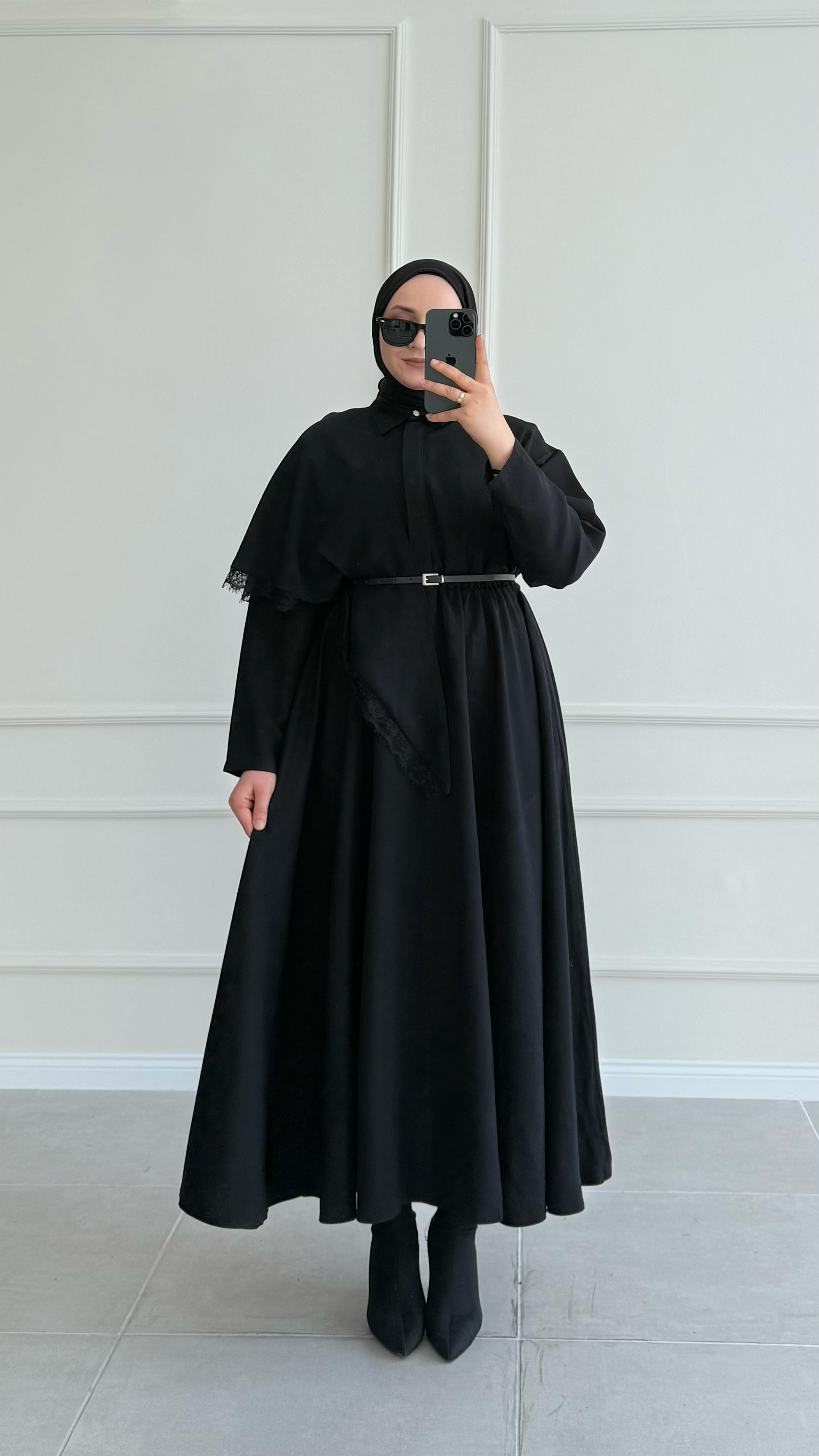 Sofia Fular Detaylı Siyah Elbise