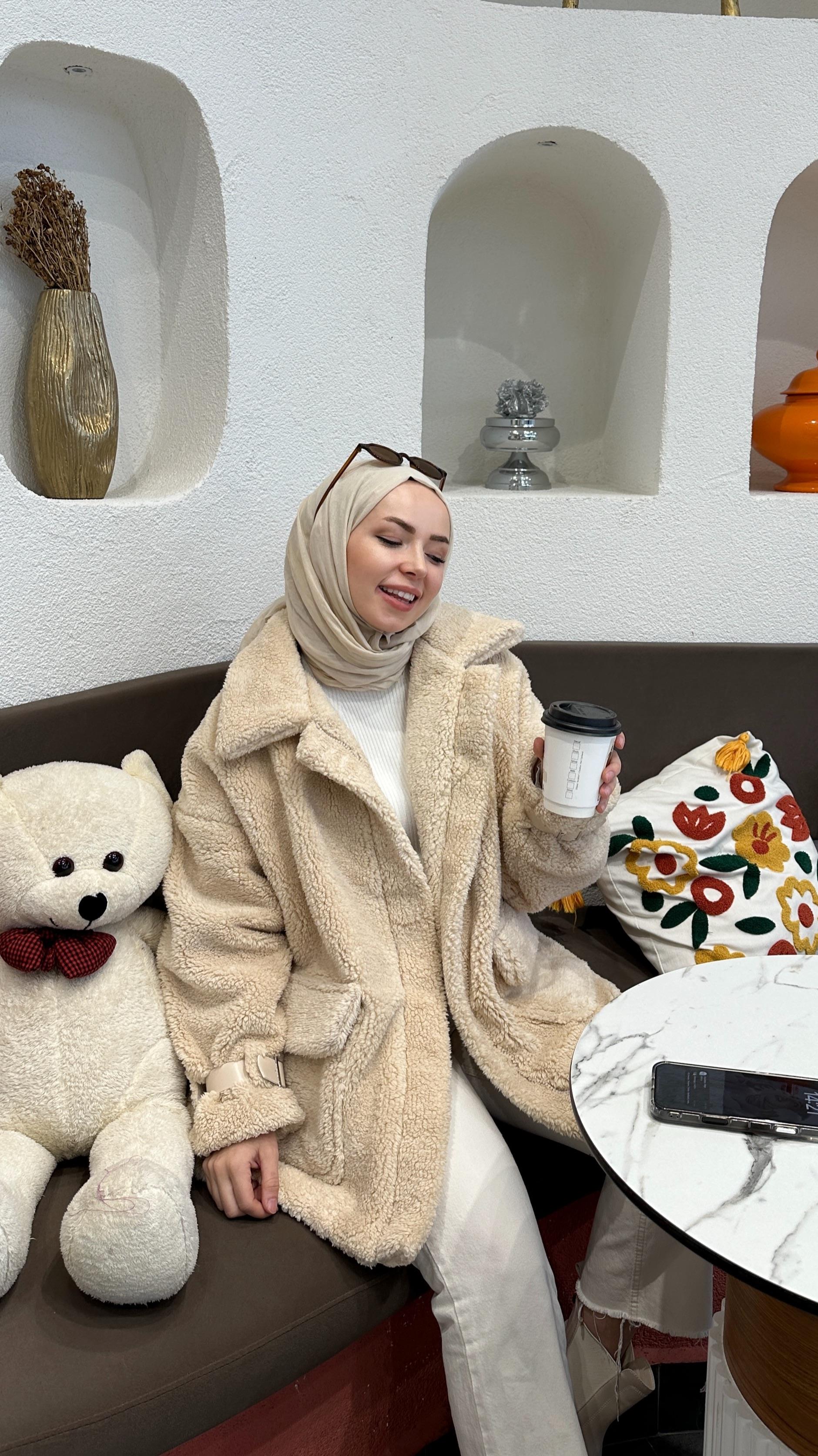 Star Önü Fermuarlı Bej Peluş Mont  