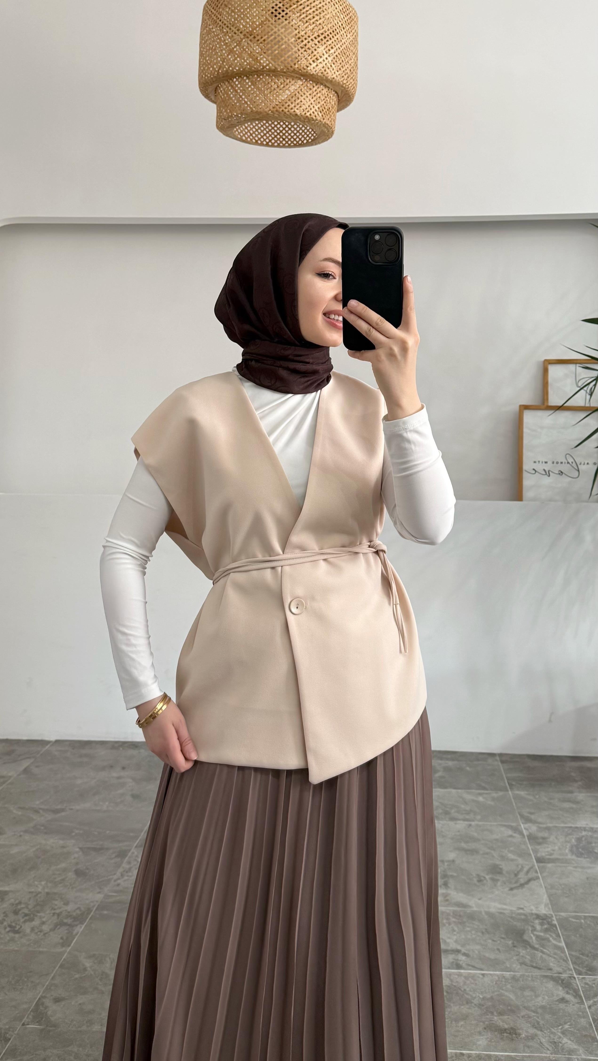 Tande İpli Krem Yelek