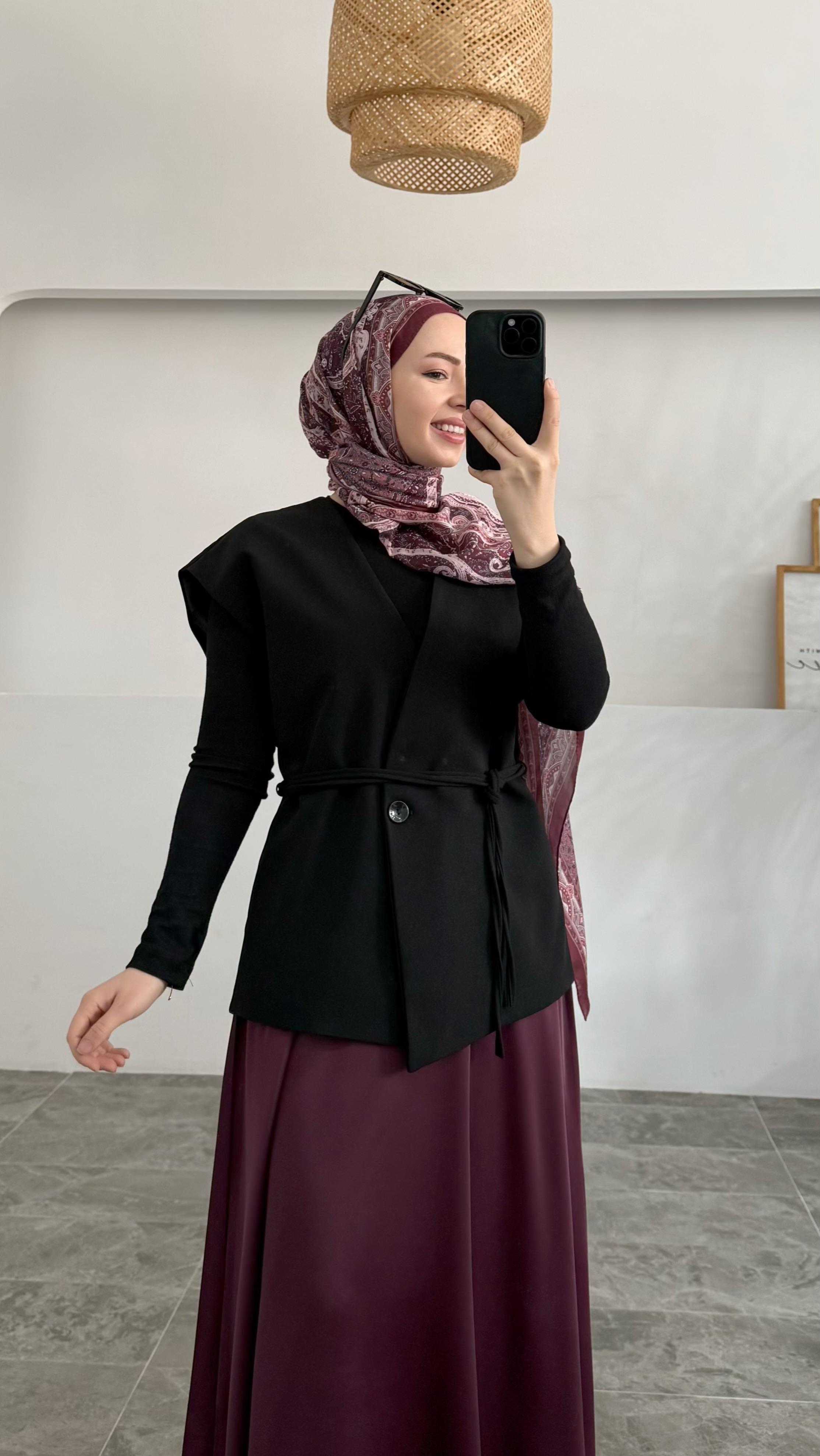 Tande İpli Siyah Yelek