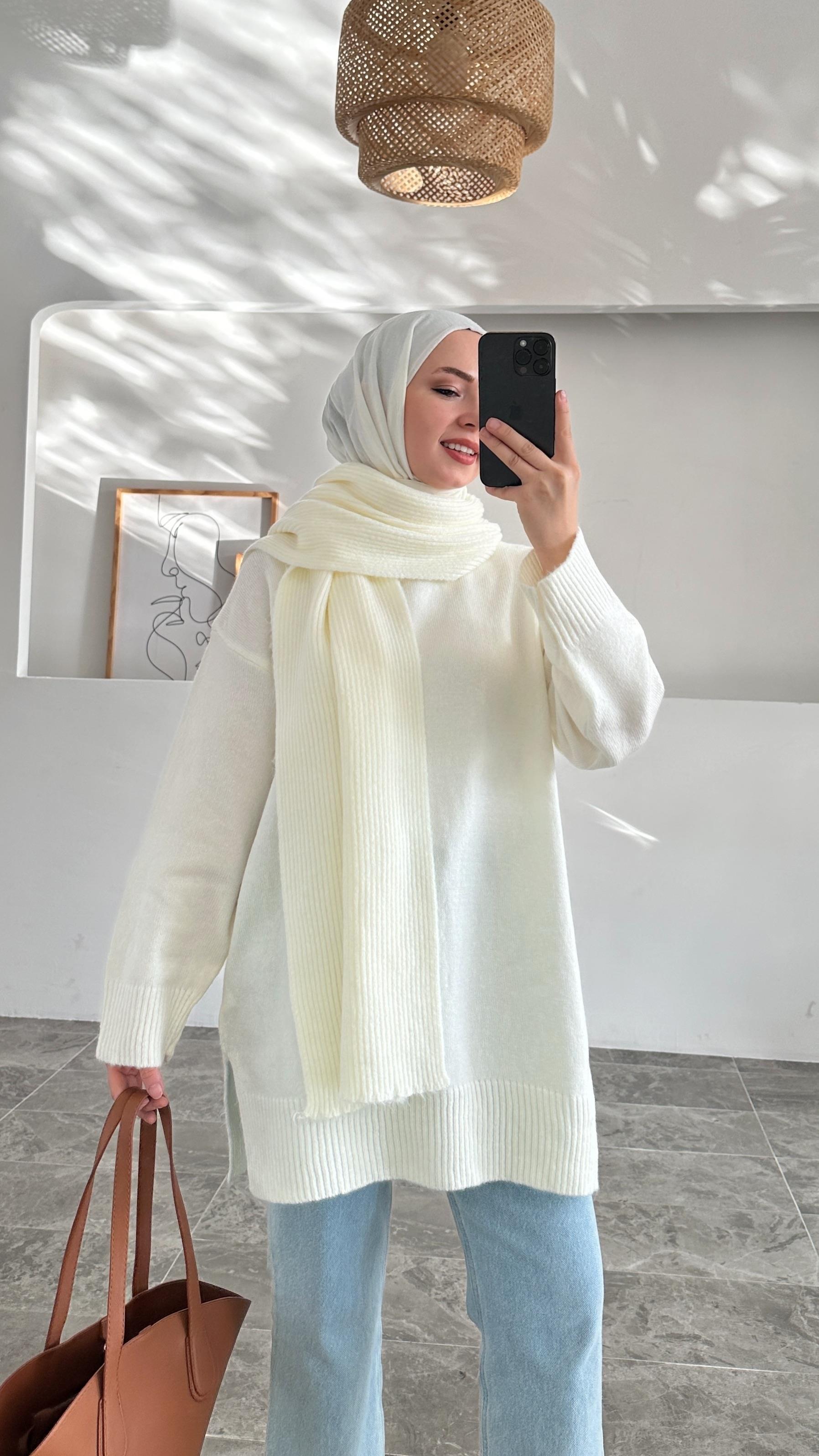 Taro Atkılı Beyaz Triko Kazak