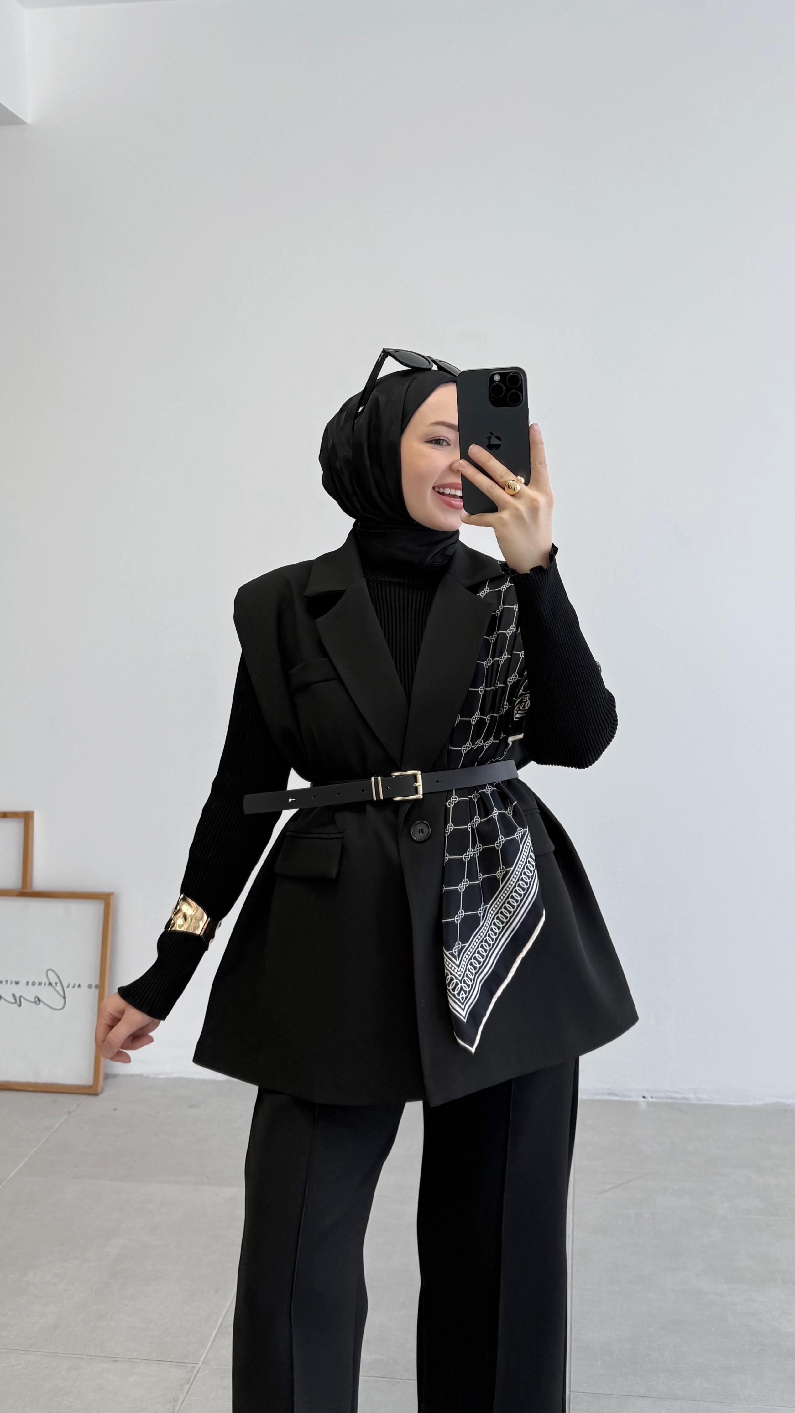 Tegga Siyah Vatkalı Yelek