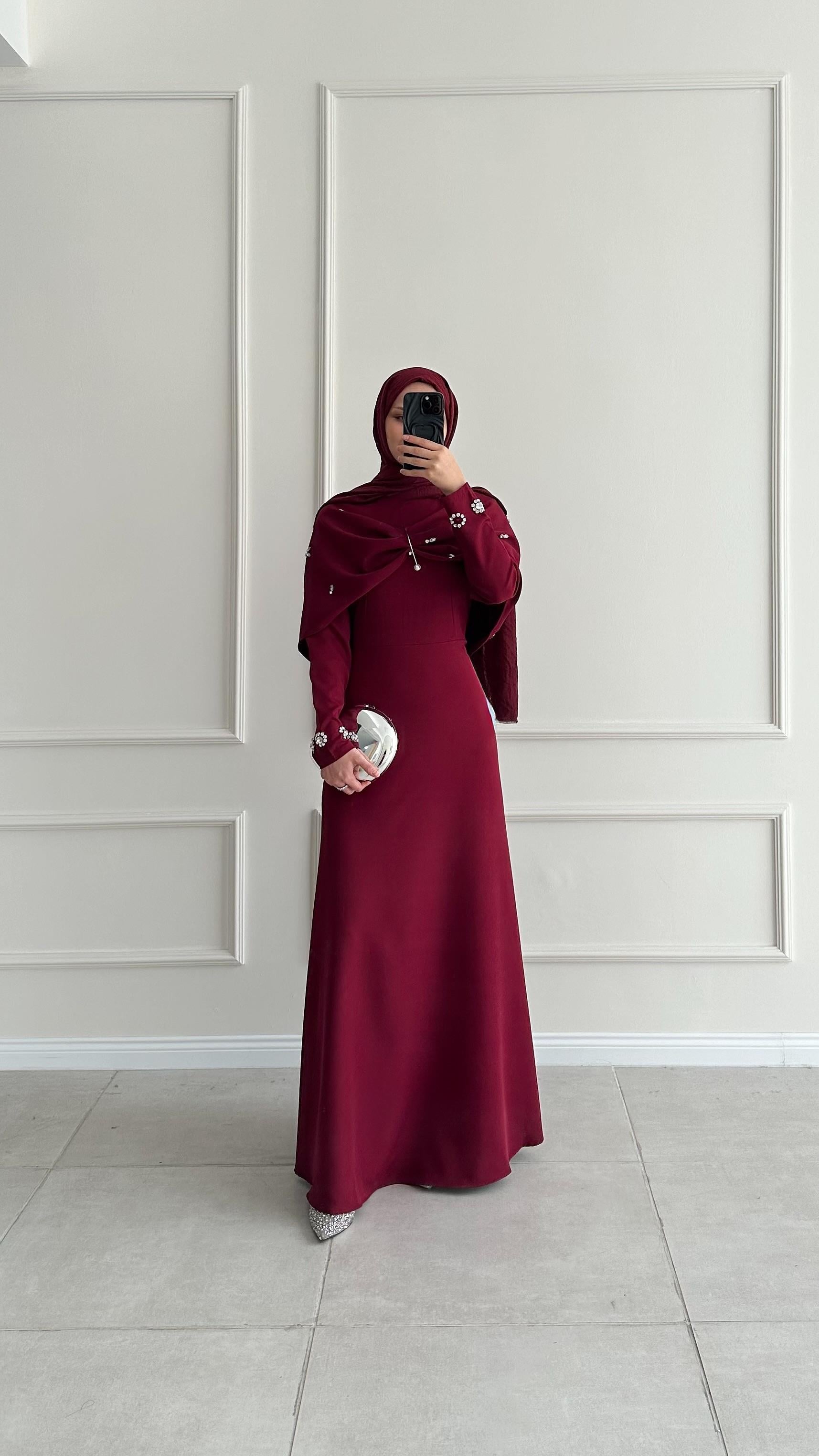 Viole Broş Detaylı Bordo Abiye