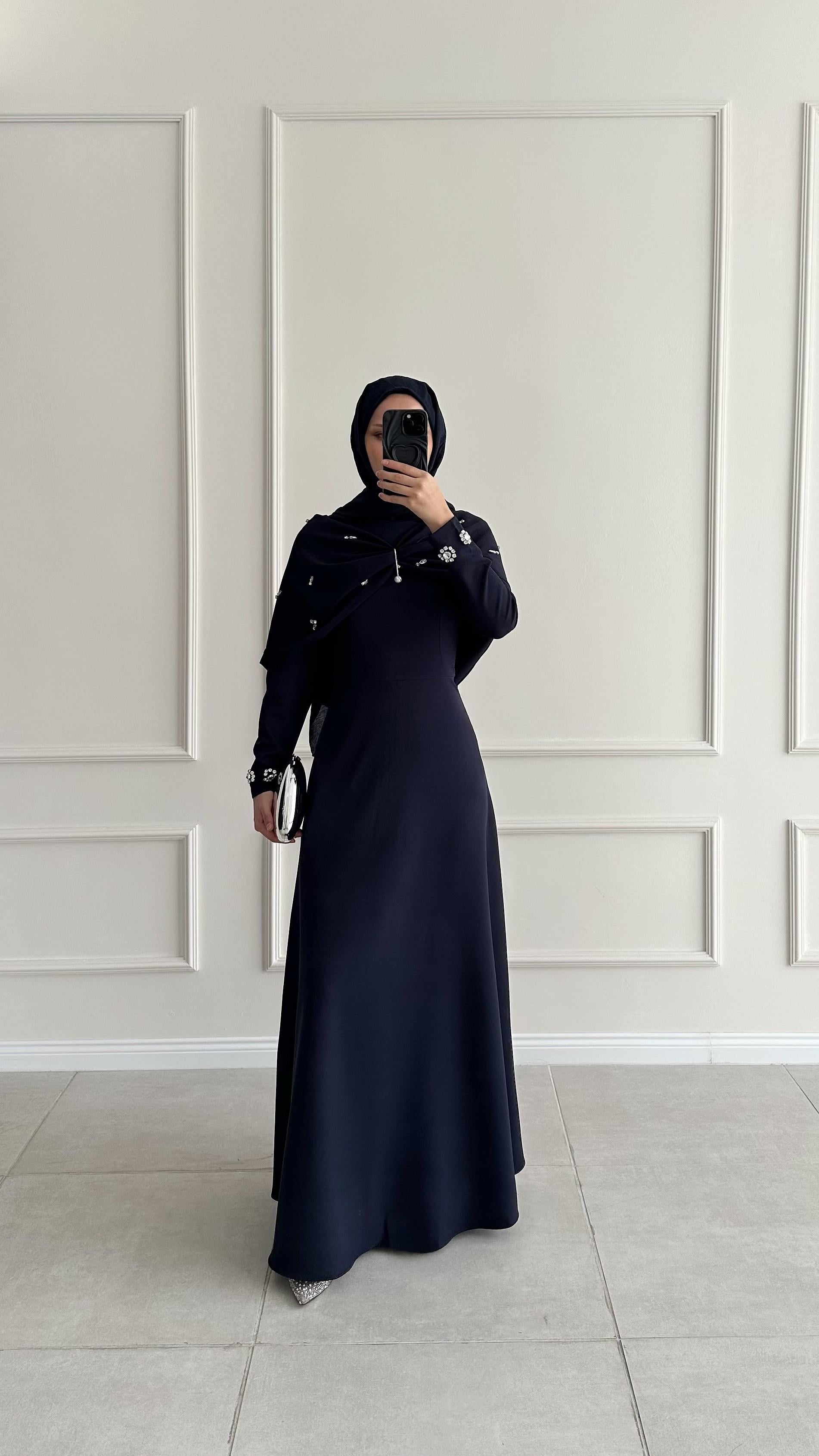 Viole Broş Detaylı Lacivert Abiye