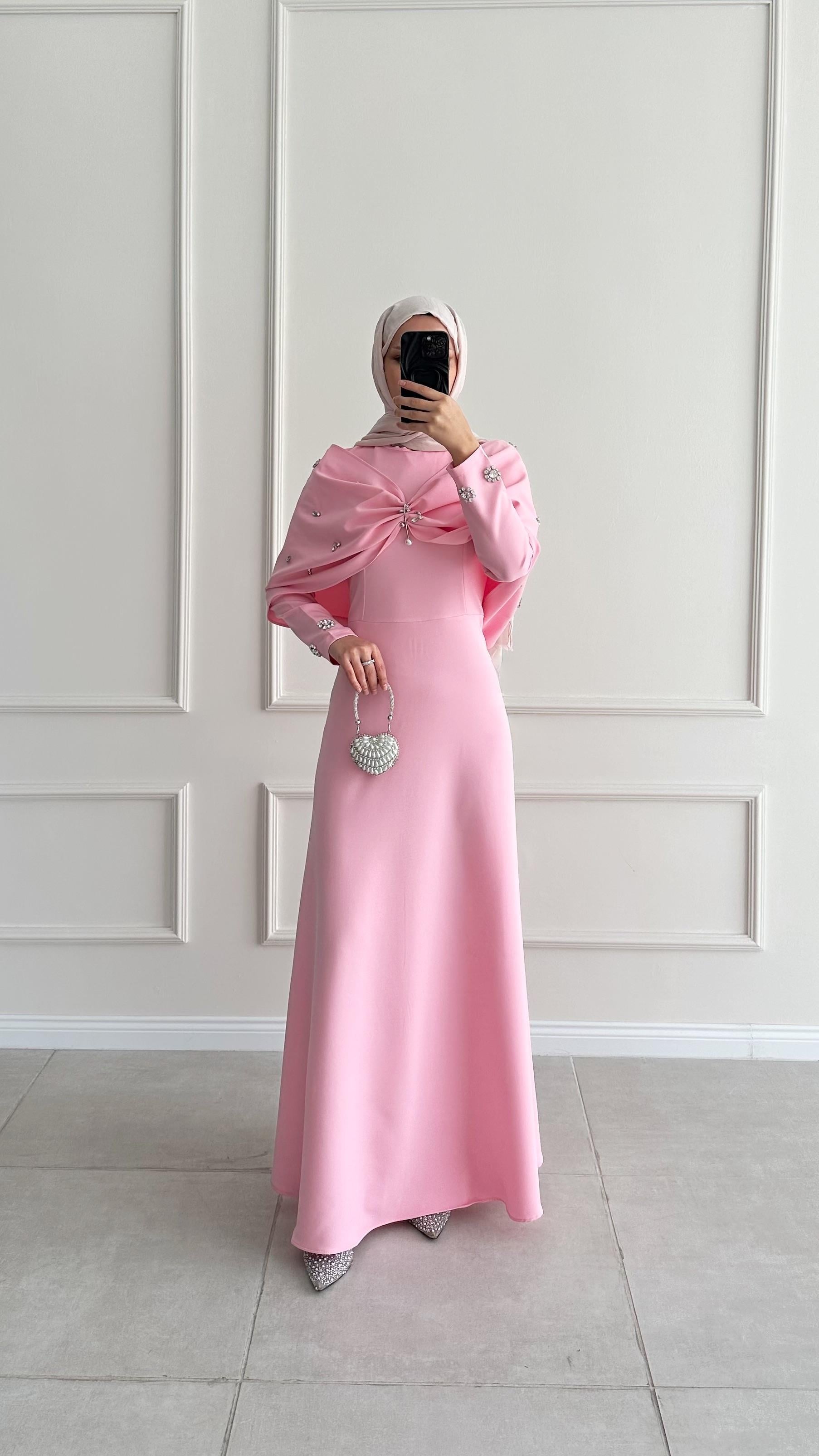 Viole Broş Detaylı Pembe Abiye