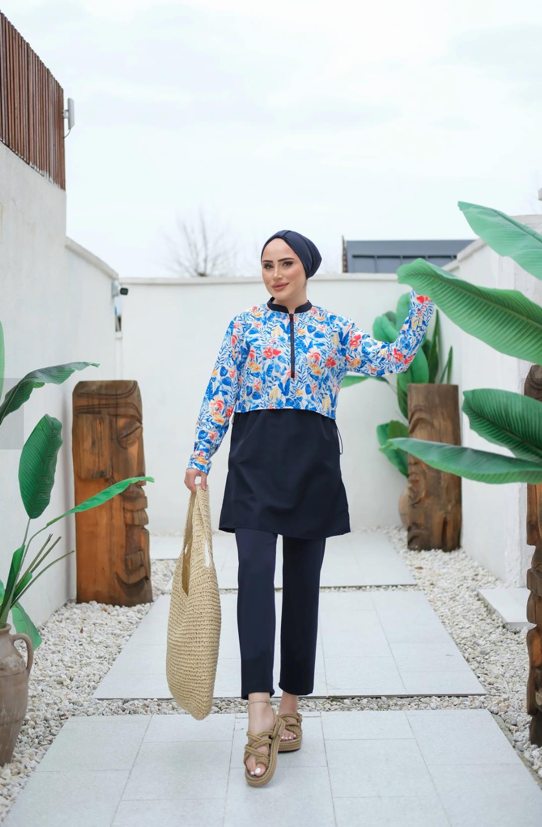 Yarım Mavi Çiçekli Dijital Baskılı Tesettür Mayo