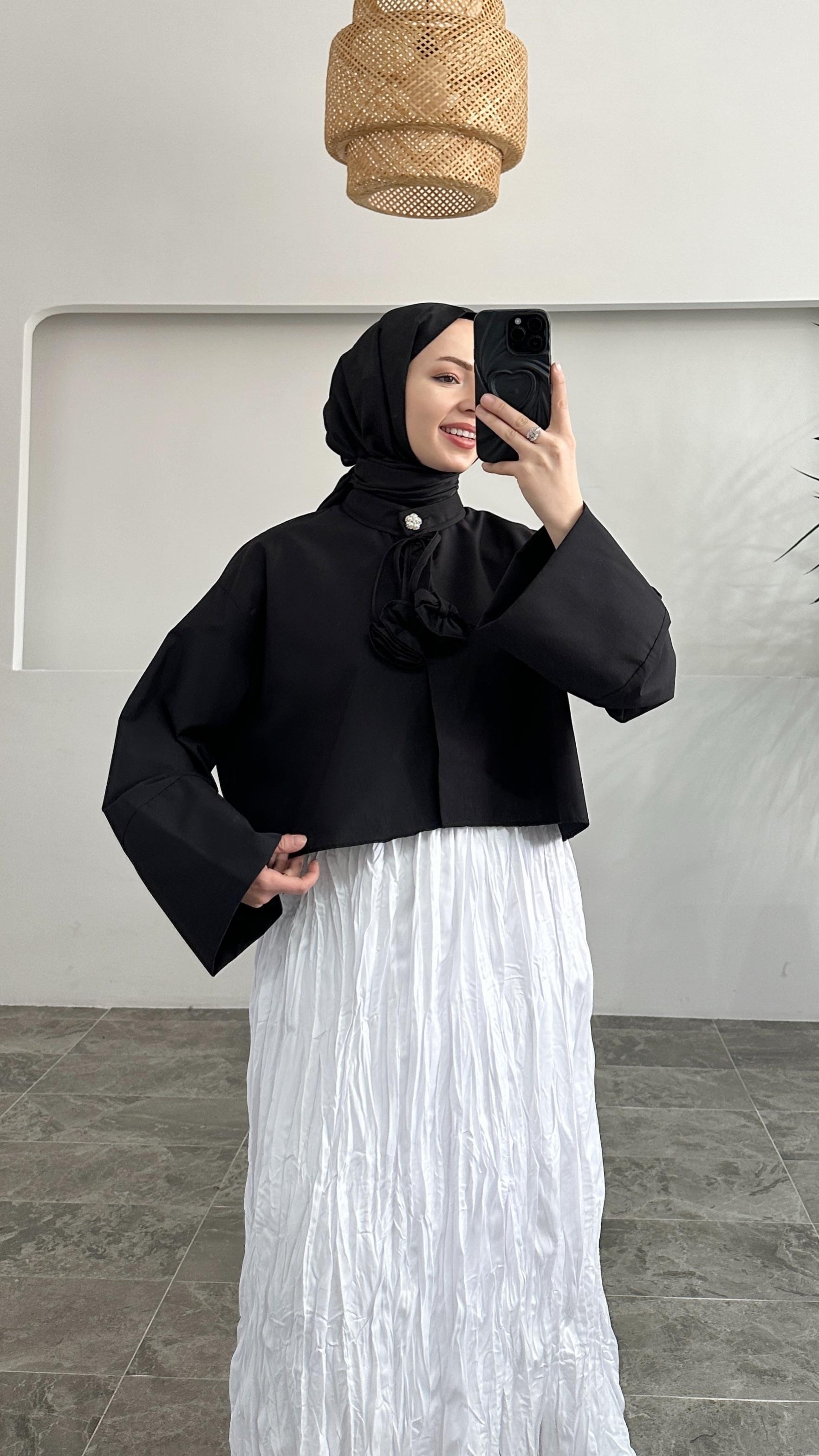 Zanie Biyeli Çiçek Detaylı Siyah Gömlek