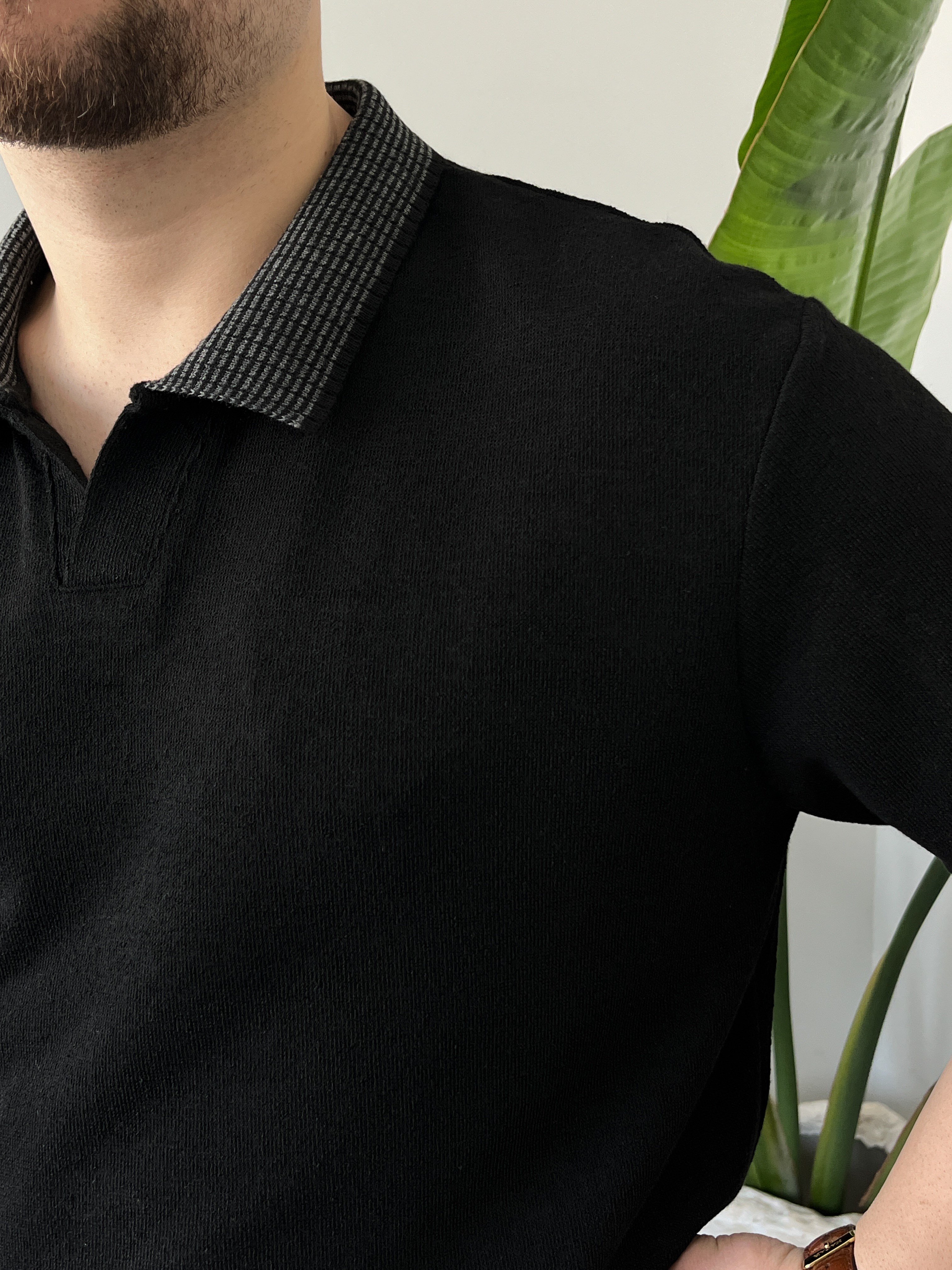 Siyah Desenli Yaka Detaylı Dokulu Triko T-shirt