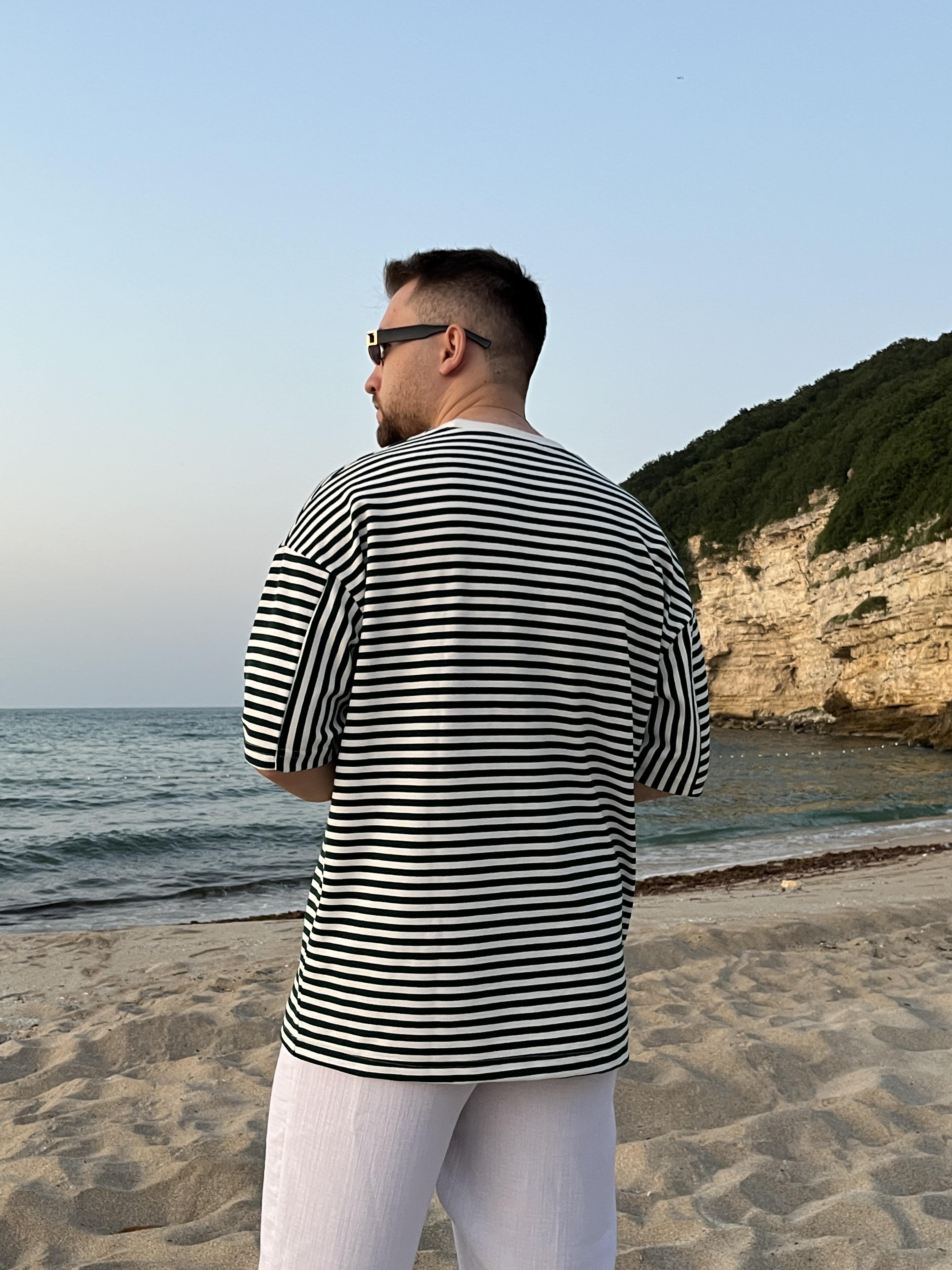 Zümrüt Çizgili Nakış Detaylı Oversize T-shirt