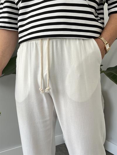Beyaz Burgu Bağcık Detaylı Pamuk Keten Relax Fit Pantolon