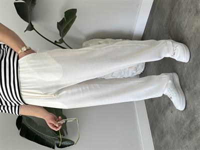 Beyaz Burgu Bağcık Detaylı Pamuk Keten Relax Fit Pantolon