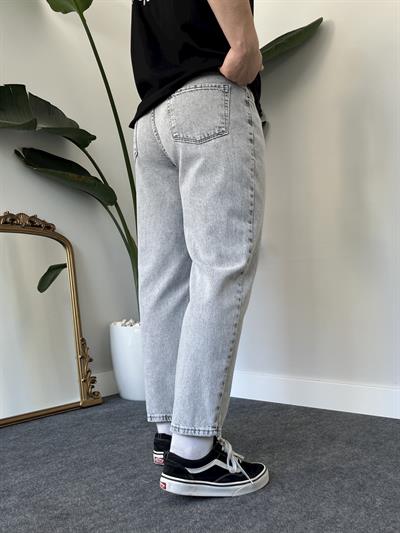 Kar Yıkamalı Gri Boyfriend Jean