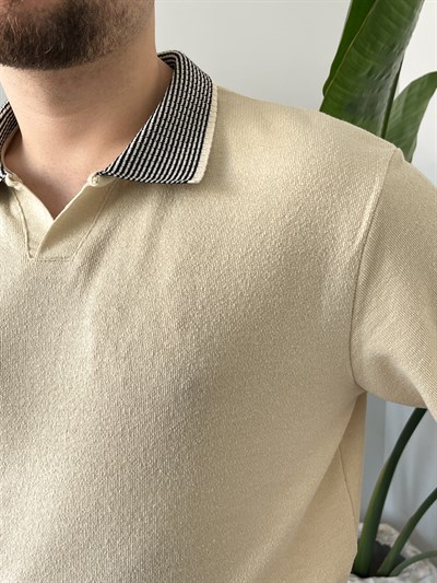 Krem Desenli Yaka Detaylı Dokulu Triko T-shirt