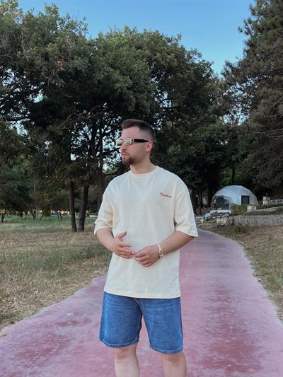 Krem Vacation Baskılı Oversize T-shirt